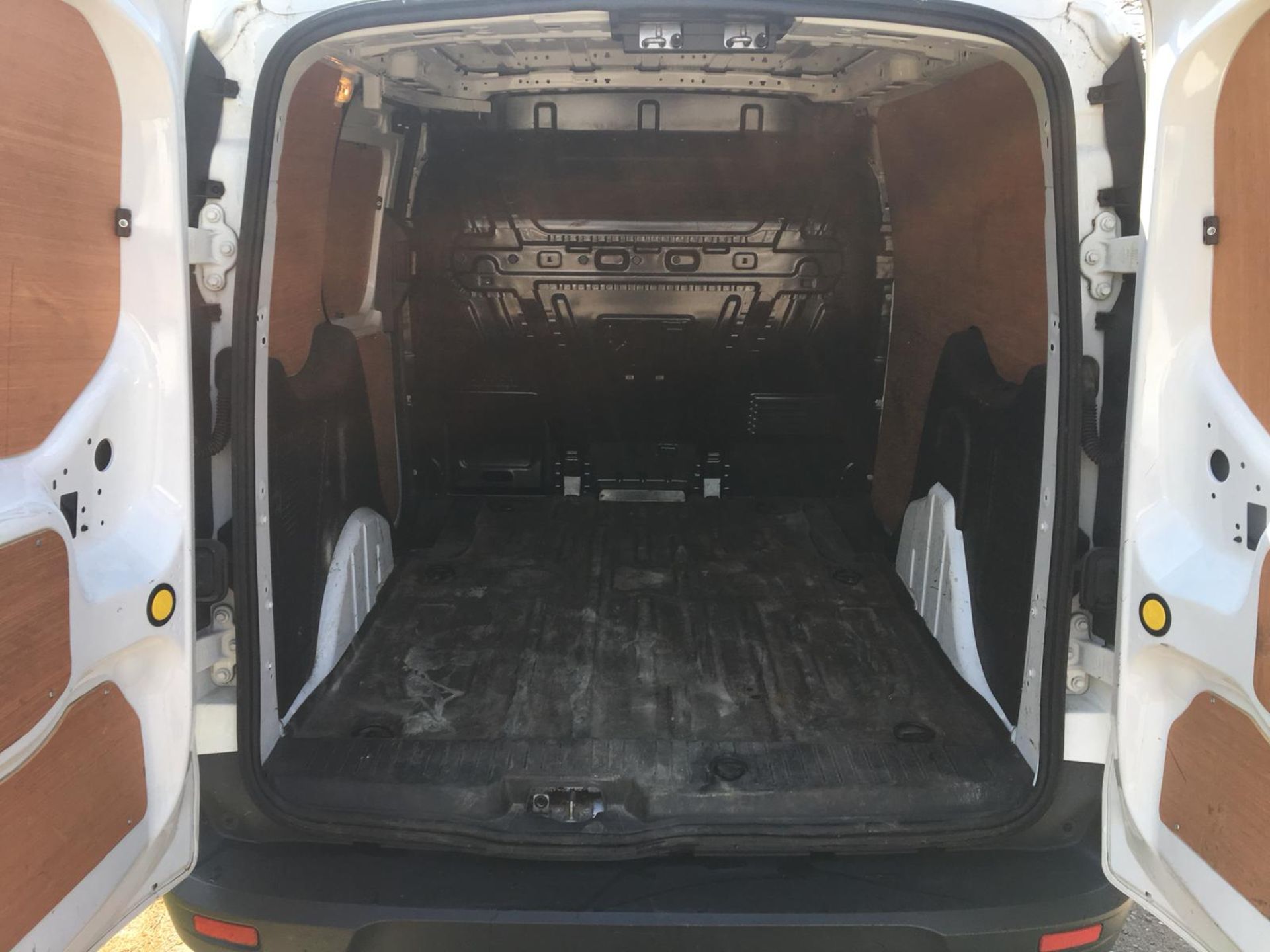 2015/15 REG FORD TRANSIT CONNECT 200 WHITE 1.6 DIESEL PANEL VAN, SHOWING 0 FORMER KEEPERS *NO VAT* - Image 9 of 9