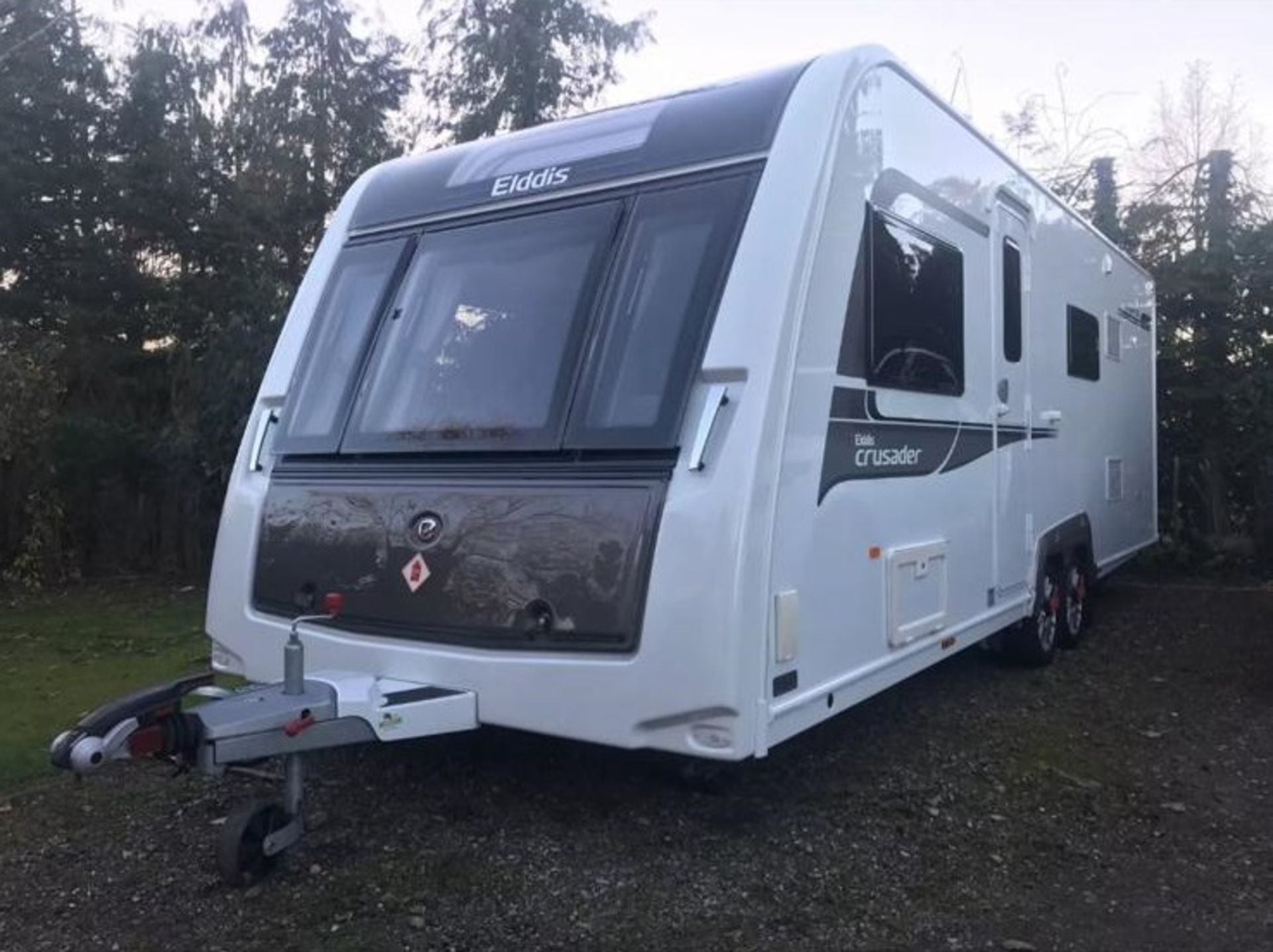 2015 ELDDIS TEMPEST CRUSADER EB 6 BERTH ALKO WHEEL LOCKS AND HITCH LOCK TWIN AXLE CARAVAN *NO VAT* - Image 2 of 8