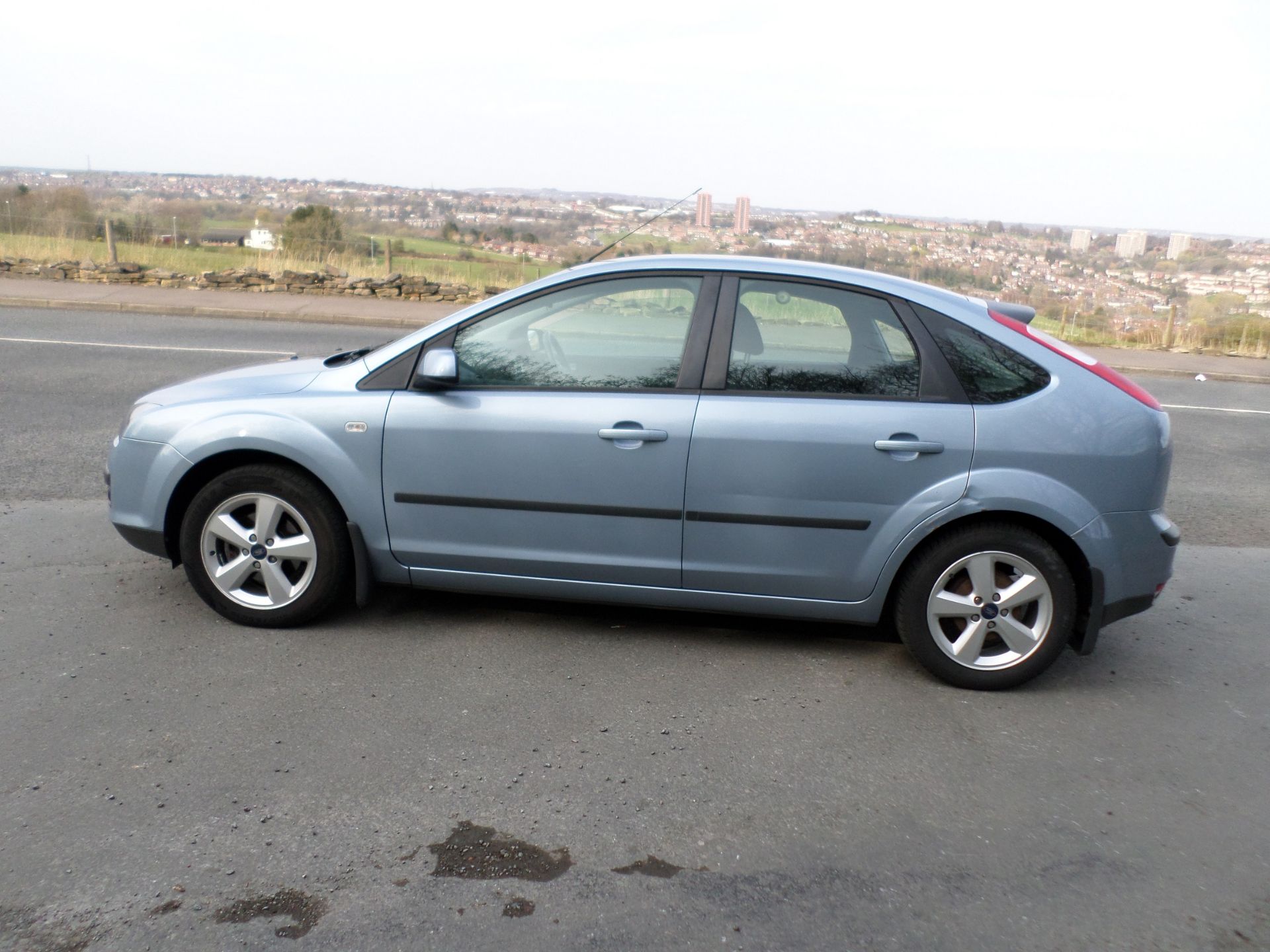 2006/56 REG FORD FOCUS ZETEC CLIMATE BLUE PETROL 1.8, 5 DOOR HATCHBACK *NO VAT* - Image 4 of 15