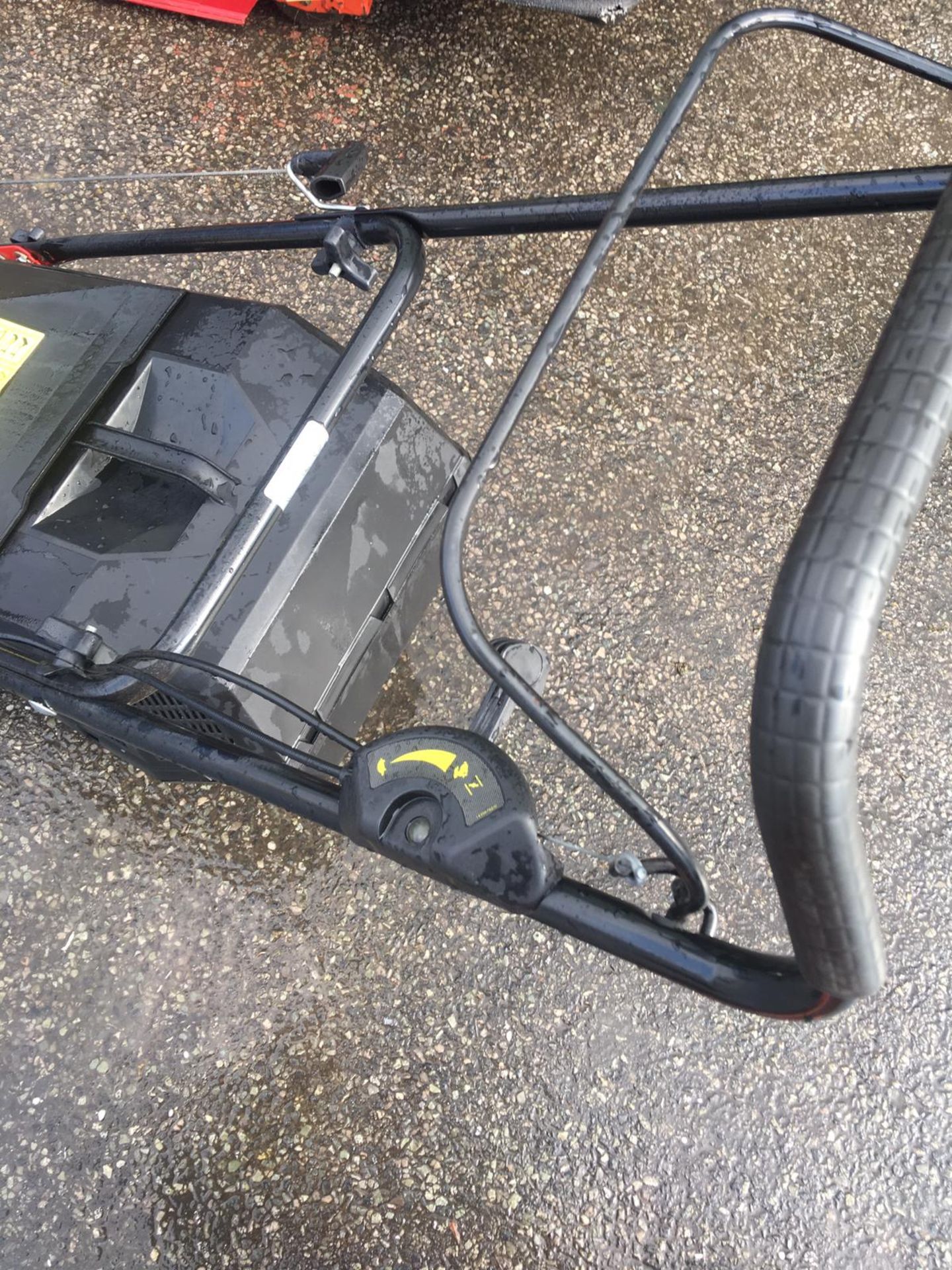 2 X MOUNT-FIELD EMPRESS 16" WALK BEHIND PETROL MOWERS, RUNS AND WORKS - NO RESERVE *NO VAT* - Image 2 of 9