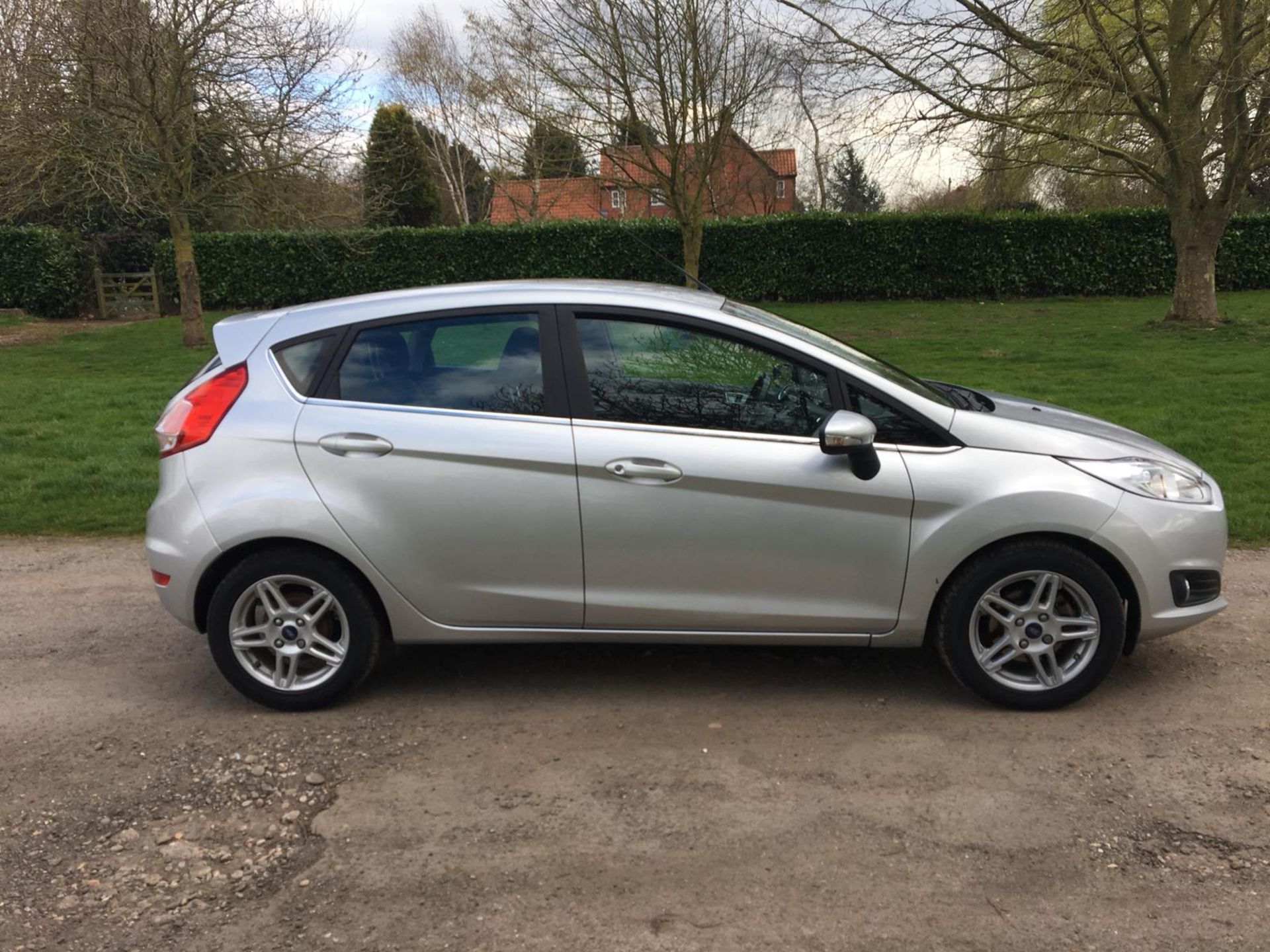 2014/14 REG FORD FIESTA ZETEC SILVER 1.0 PETROL 5 DOOR HATCHBACK, SHOWING 2 FORMER KEEPERS *NO VAT* - Image 8 of 12