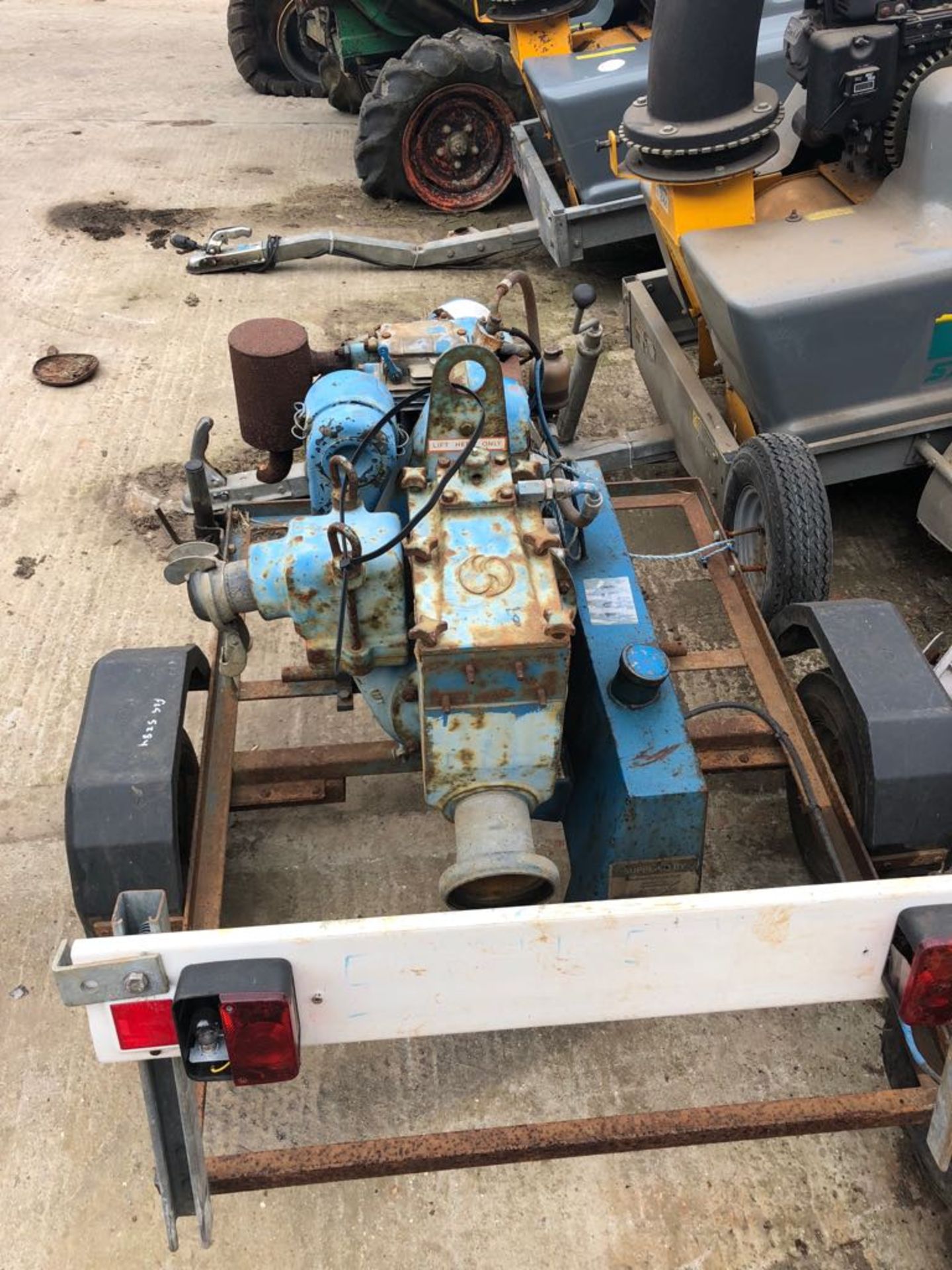 ANDREW SYKES UNIVAC LISTER PETTER WATER PUMP ON TRAILER - UNTESTED *PLUS VAT* - Image 2 of 6