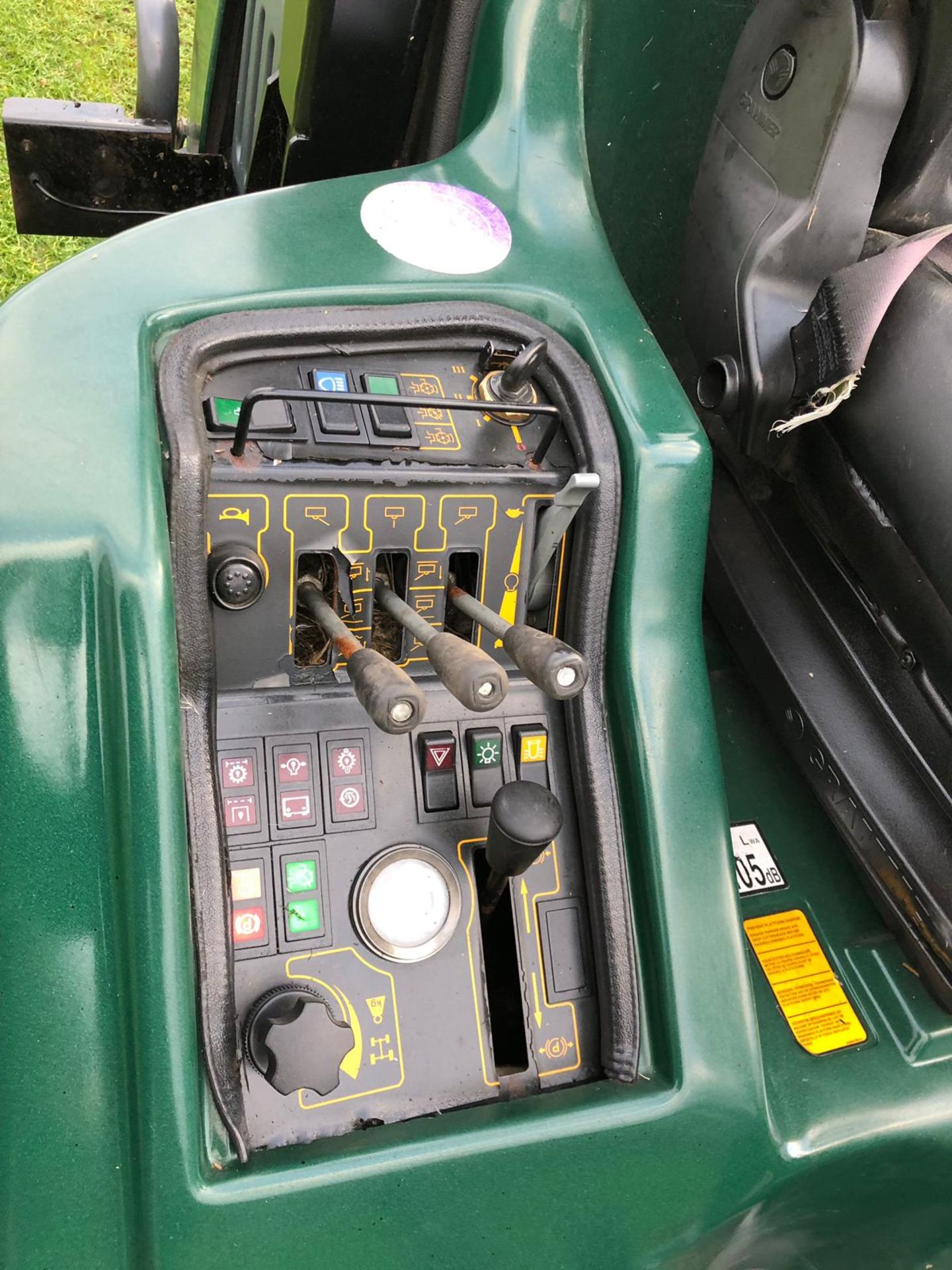 2009/09 REG HAYTER LT324 GREEN DIESEL RIDE ON LAWN MOWER, SHOWING 1 FORMER KEEPER *PLUS VAT* - Image 13 of 16