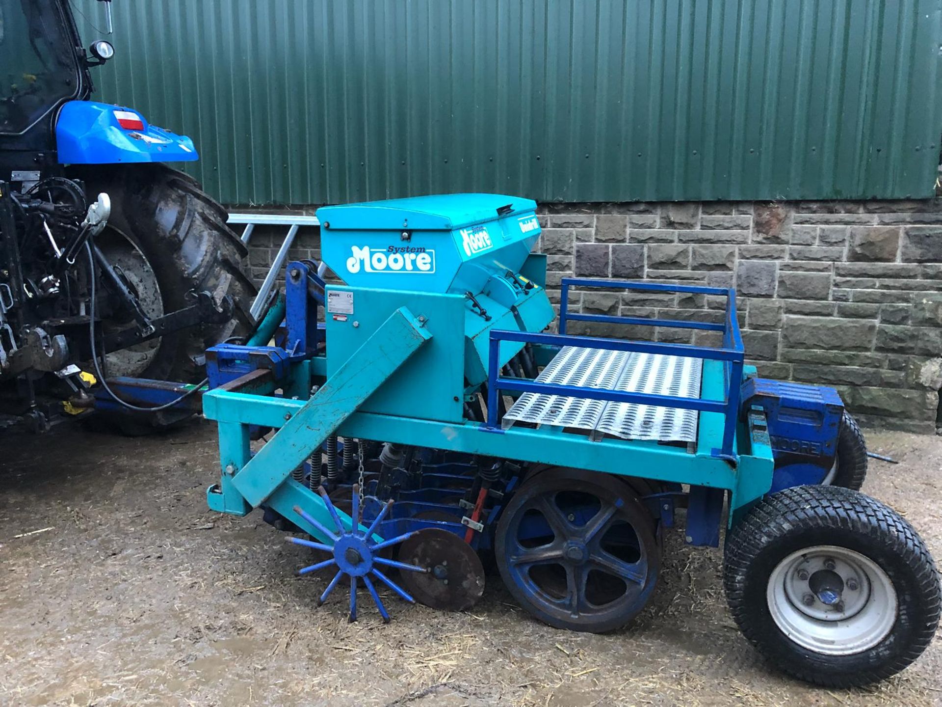 YEAR 2000 SYSTEM MOORE SPORTSTURF UNIDRILL MODEL 1.2 GRASS ROOT PRUNER & SEEDER *PLUS VAT*