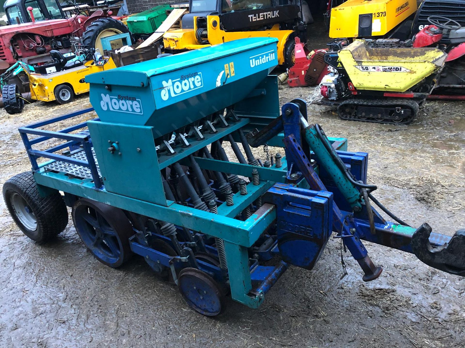 YEAR 2000 SYSTEM MOORE SPORTSTURF UNIDRILL MODEL 1.2 GRASS ROOT PRUNER & SEEDER *PLUS VAT* - Image 4 of 12