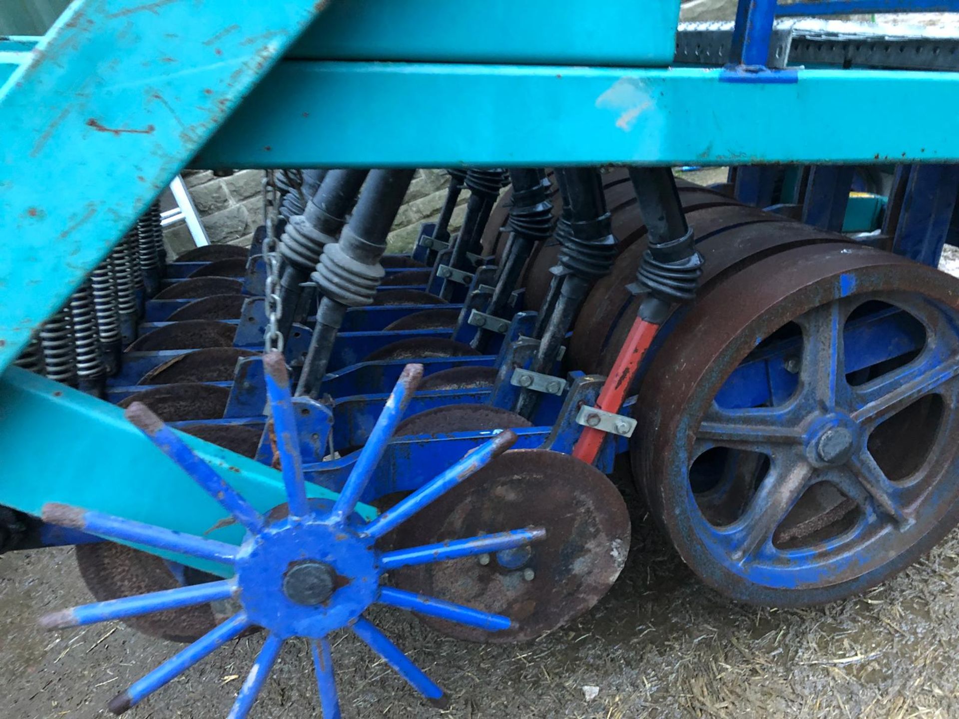 YEAR 2000 SYSTEM MOORE SPORTSTURF UNIDRILL MODEL 1.2 GRASS ROOT PRUNER & SEEDER *PLUS VAT* - Image 11 of 12