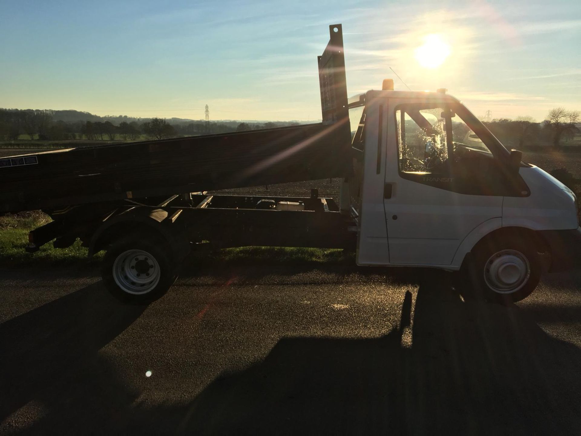 2010/10 REG FORD TRANSIT 115 T350M RWD 2.4 DIESEL WHITE TIPPER, SHOWING 1 FORMER KEEPER *NO VAT* - Image 8 of 10