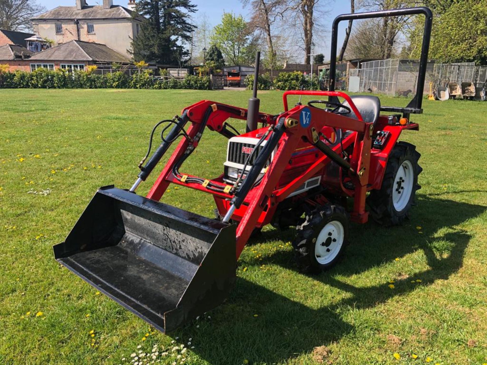 YANMAR FORTE F16D COMPACT TRACTOR C/W V1 FRONT LOADER ATTACHMENT *PLUS VAT* - Image 5 of 17