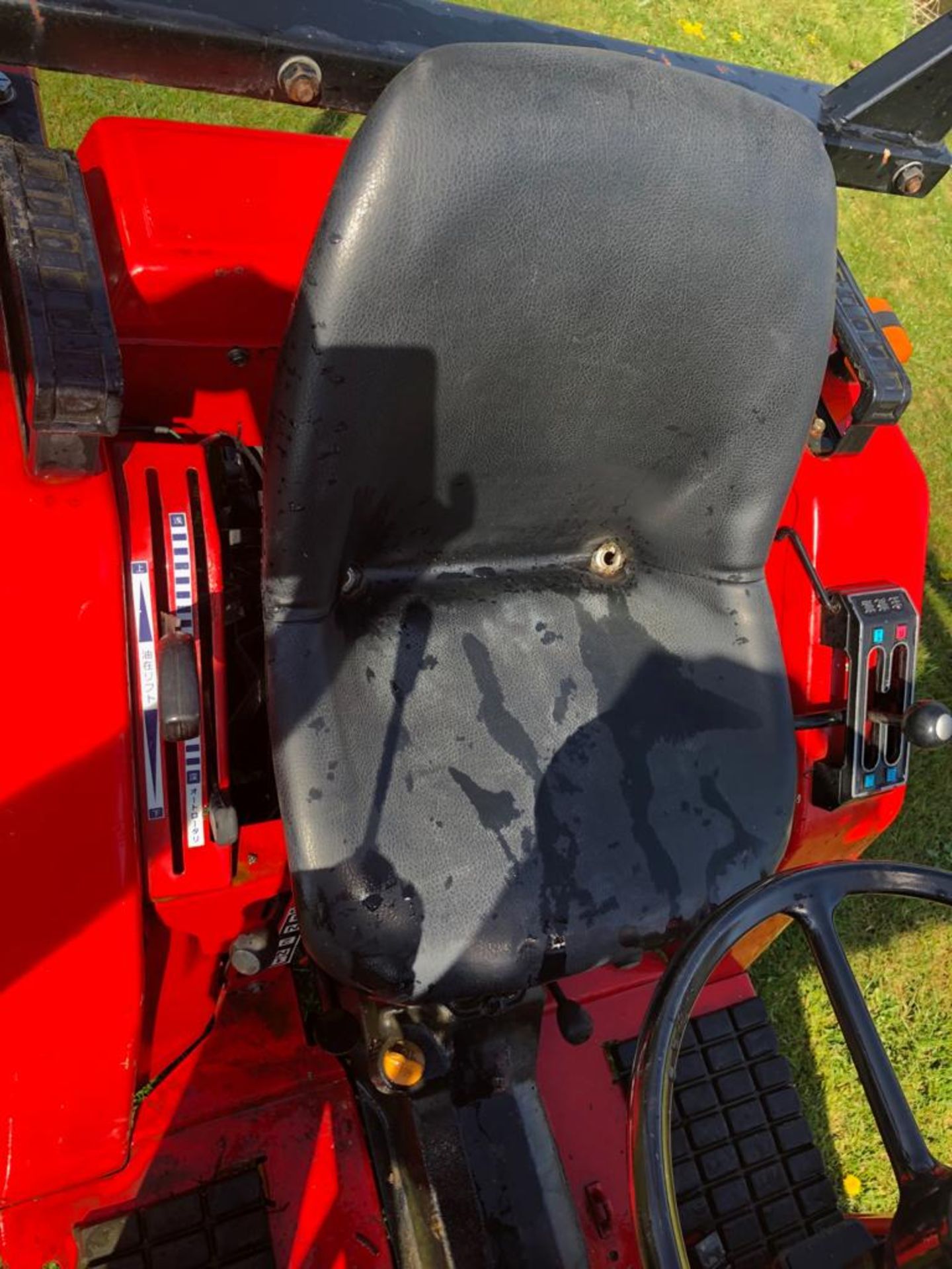 YANMAR FORTE F16D COMPACT TRACTOR C/W V1 FRONT LOADER ATTACHMENT *PLUS VAT* - Image 11 of 17