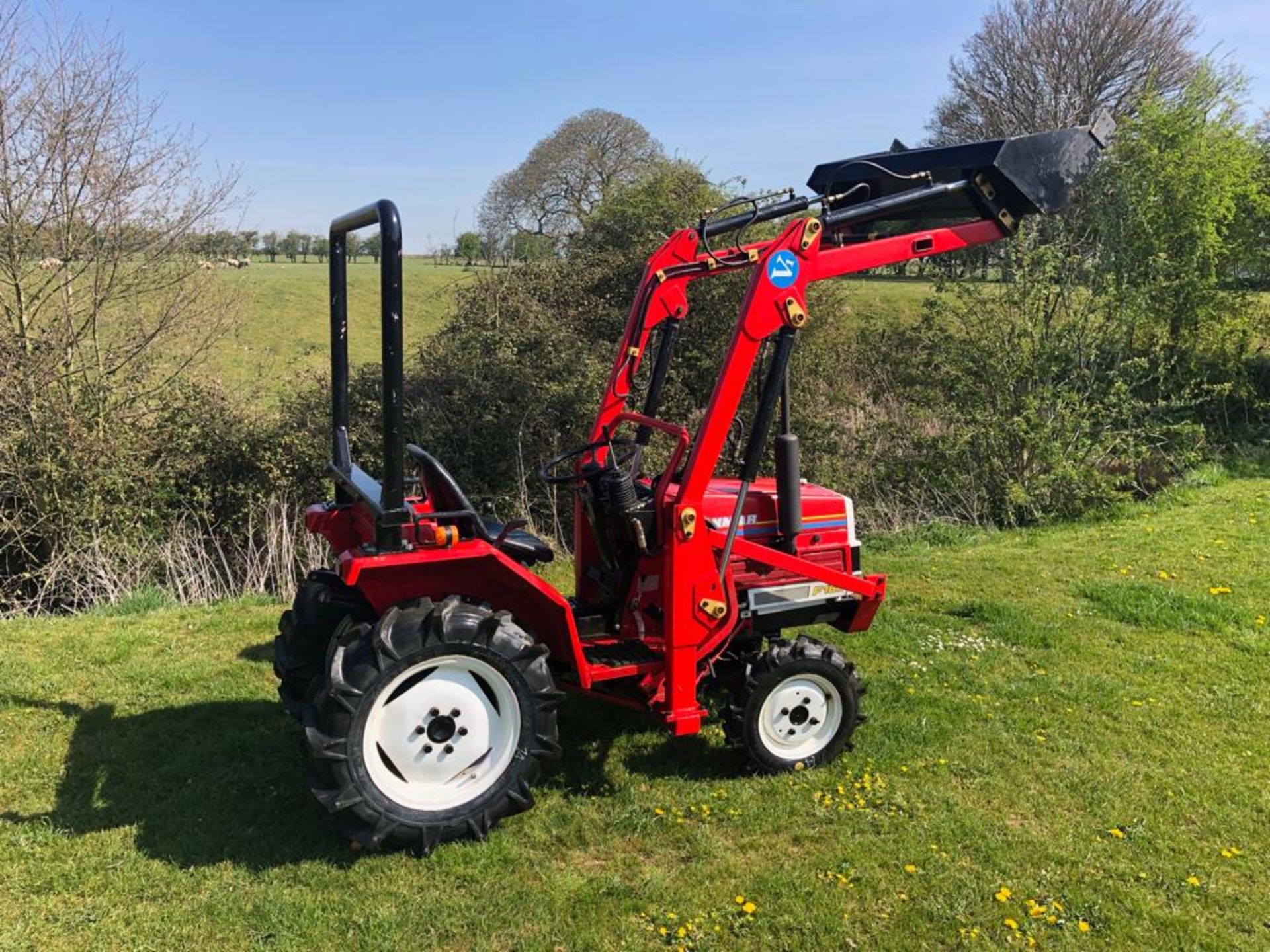 YANMAR FORTE F16D COMPACT TRACTOR C/W V1 FRONT LOADER ATTACHMENT *PLUS VAT* - Image 2 of 17