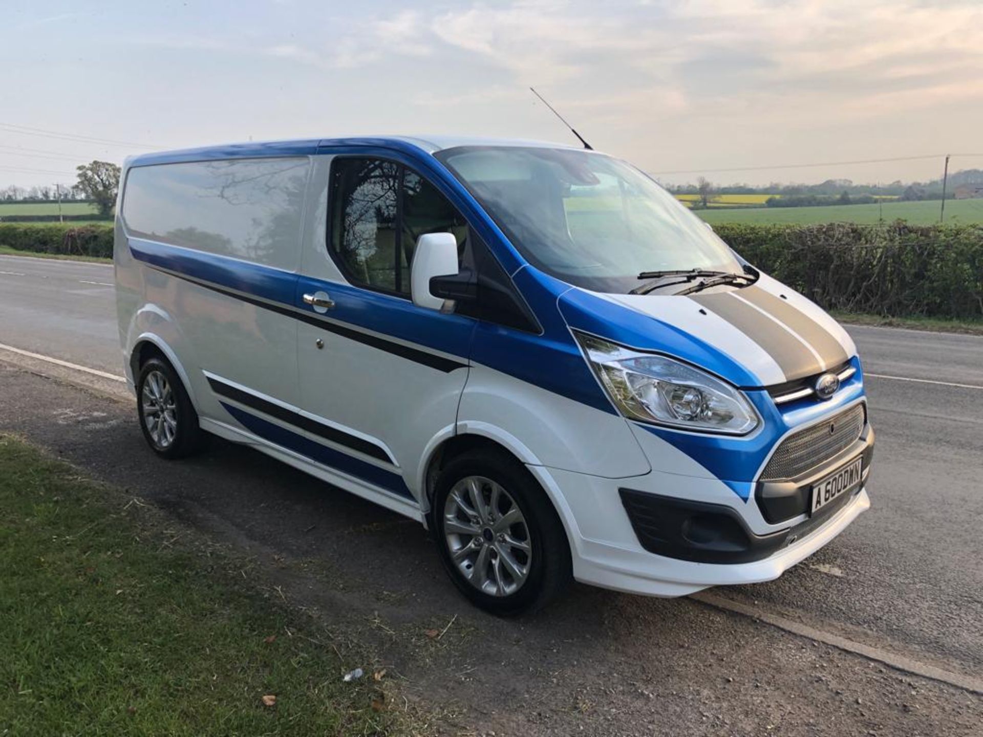 2014/64 REG FORD TRANSIT CUSTOM 290 SPORT WHITE 2.2 DIESEL PANEL VAN, SHOWING 2 FORMER KEEPERS