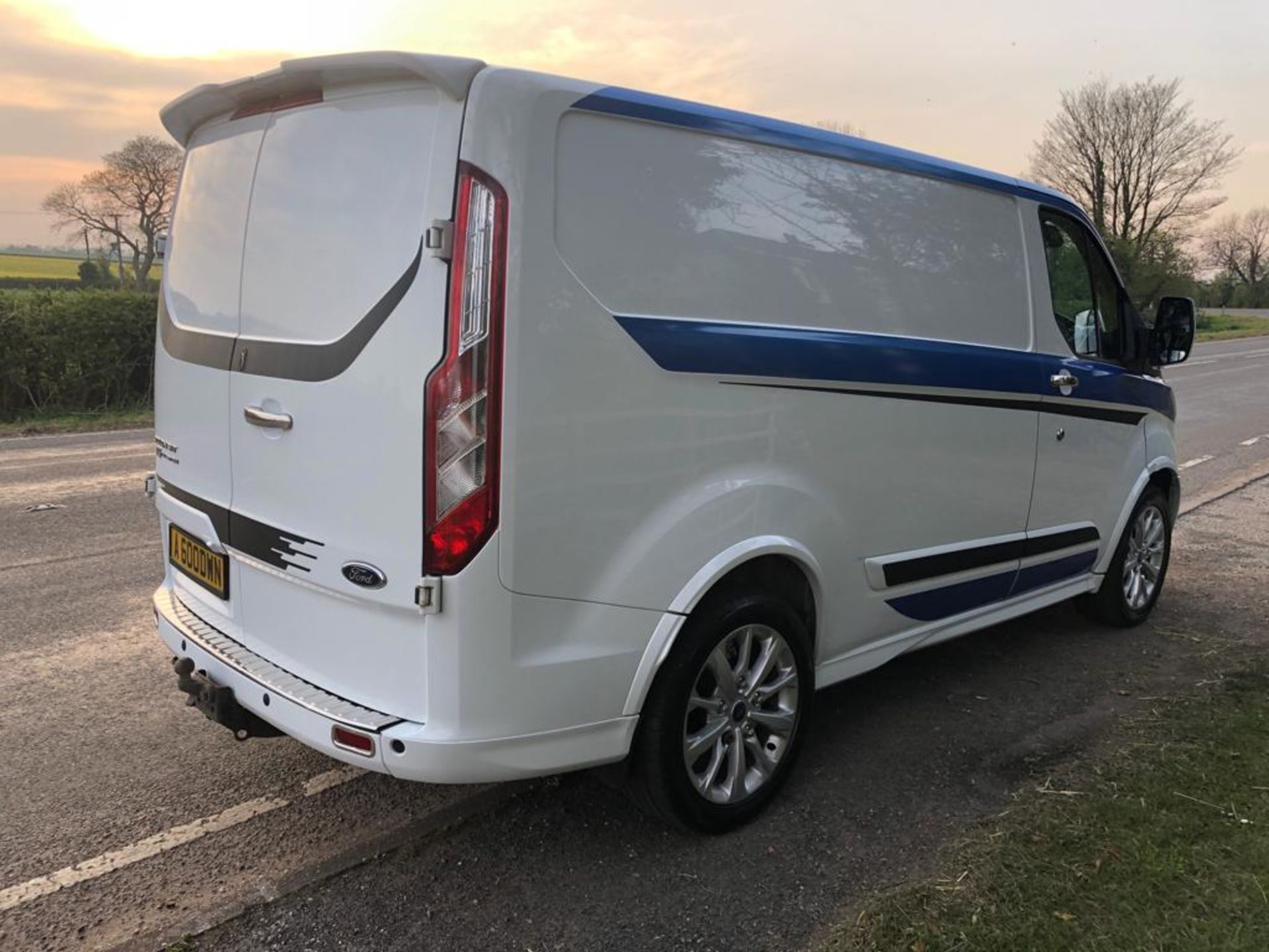 2014/64 REG FORD TRANSIT CUSTOM 290 SPORT WHITE 2.2 DIESEL PANEL VAN, SHOWING 2 FORMER KEEPERS - Image 7 of 28