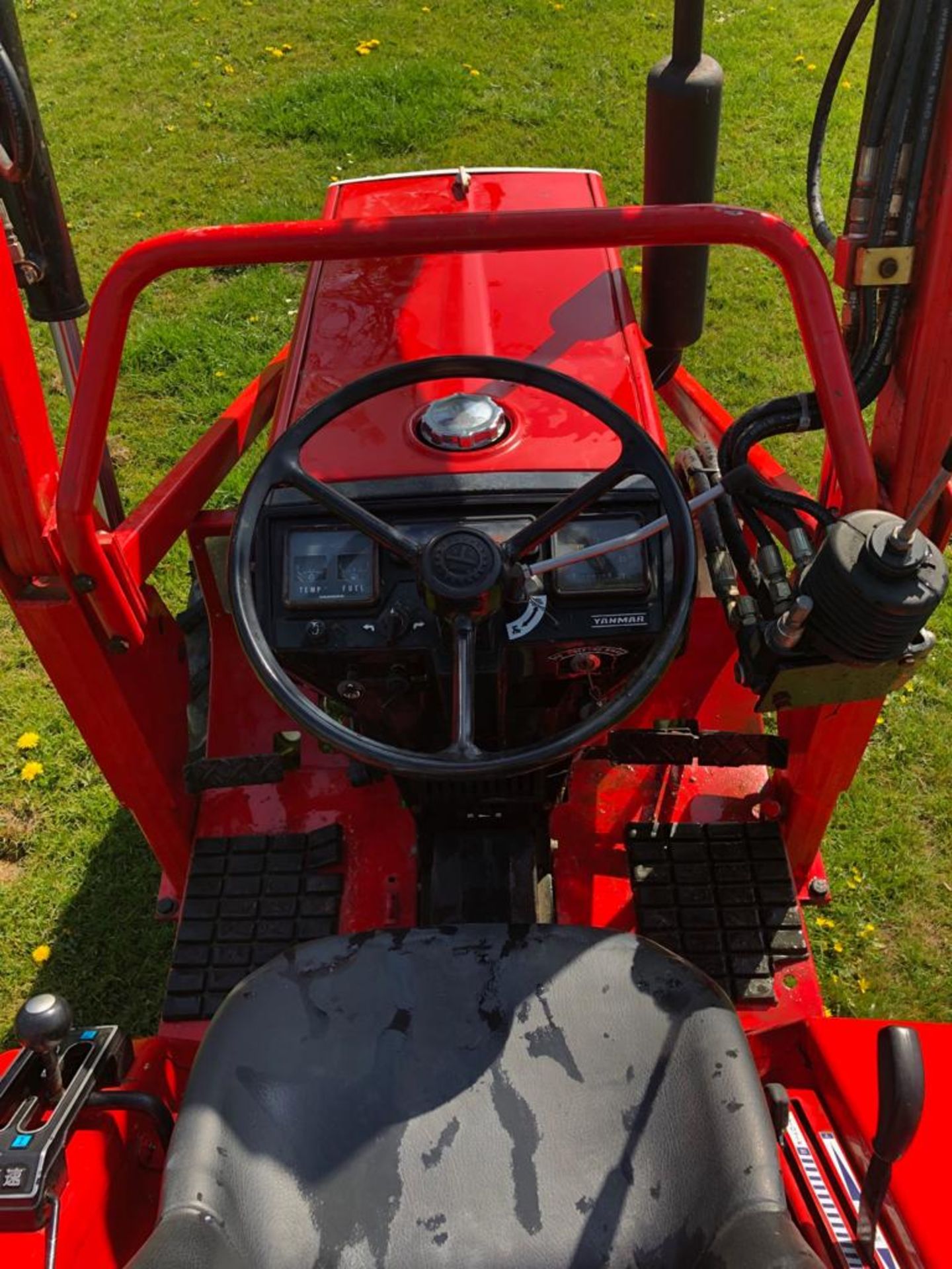 YANMAR FORTE F16D COMPACT TRACTOR C/W V1 FRONT LOADER ATTACHMENT *PLUS VAT* - Image 15 of 17