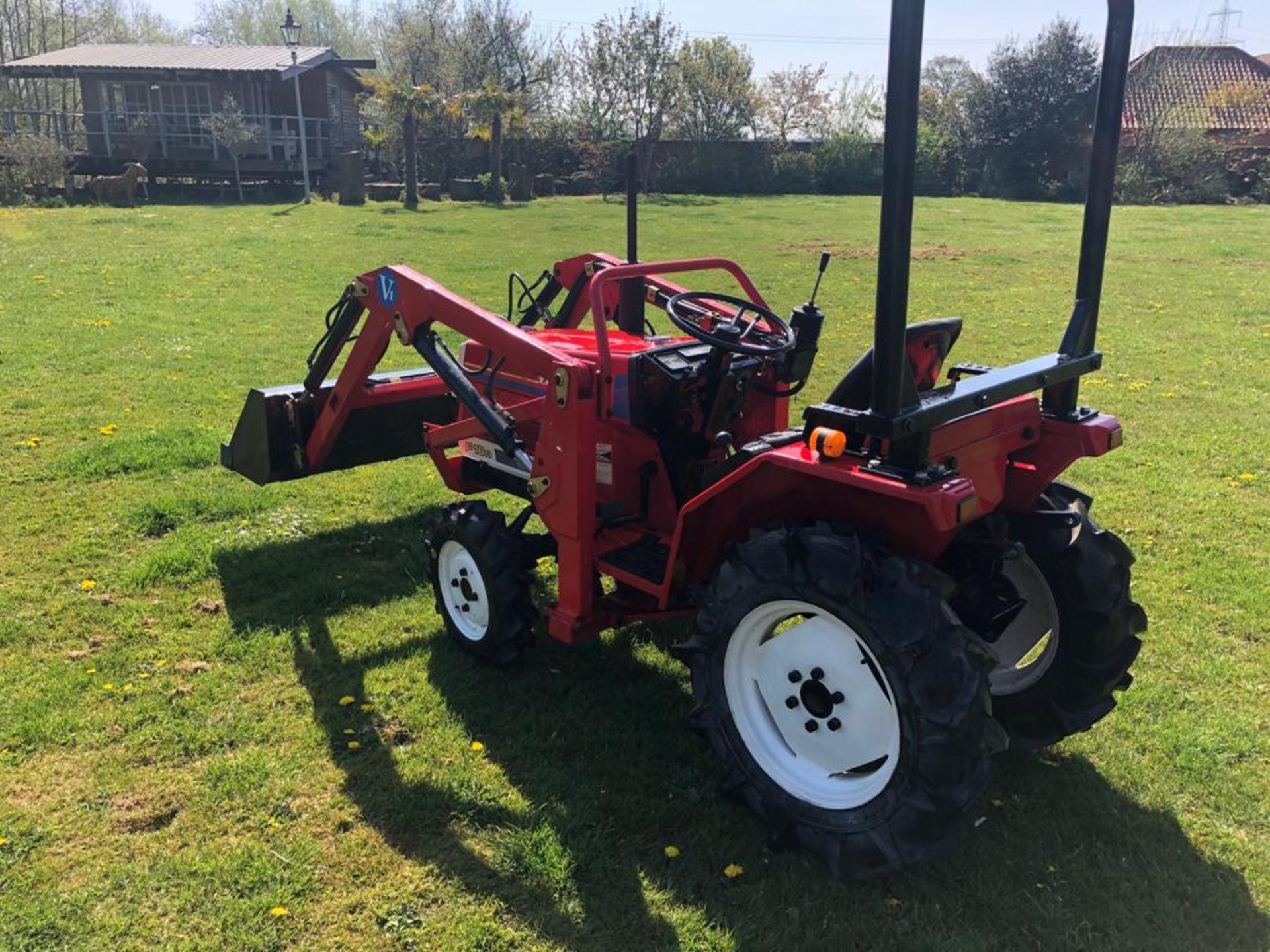 YANMAR FORTE F16D COMPACT TRACTOR C/W V1 FRONT LOADER ATTACHMENT *PLUS VAT* - Image 6 of 17