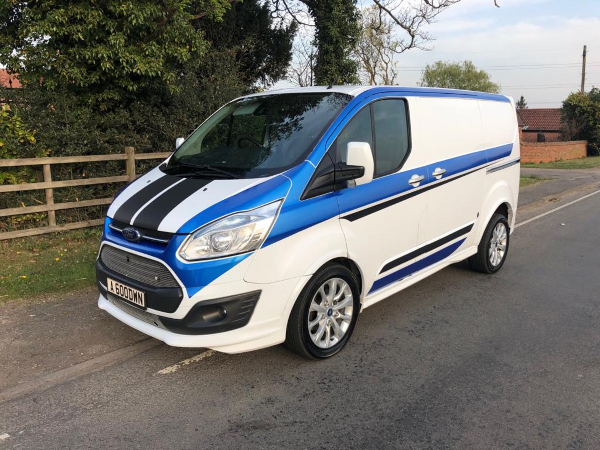 2014/64 REG FORD TRANSIT CUSTOM 290 SPORT WHITE 2.2 DIESEL PANEL VAN, SHOWING 2 FORMER KEEPERS - Image 3 of 28