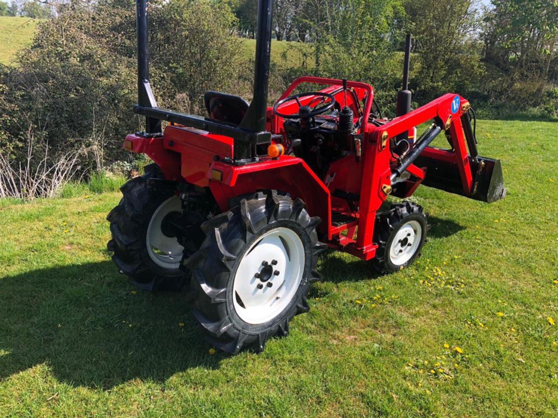 YANMAR FORTE F16D COMPACT TRACTOR C/W V1 FRONT LOADER ATTACHMENT *PLUS VAT* - Image 7 of 17