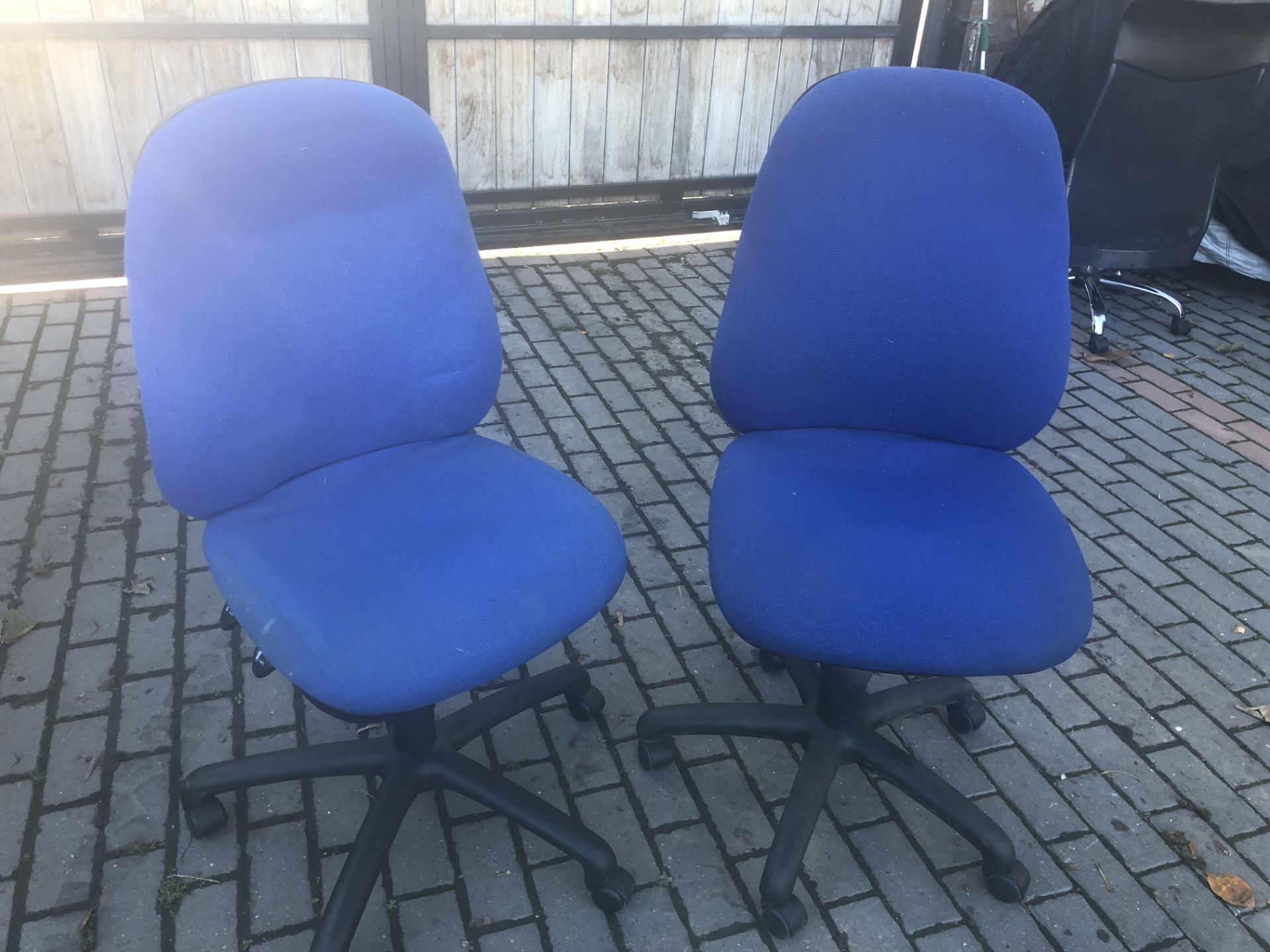 2 X OFFICE CHAIRS BLUE CLOTH SWIVEL USED BUT GOOD