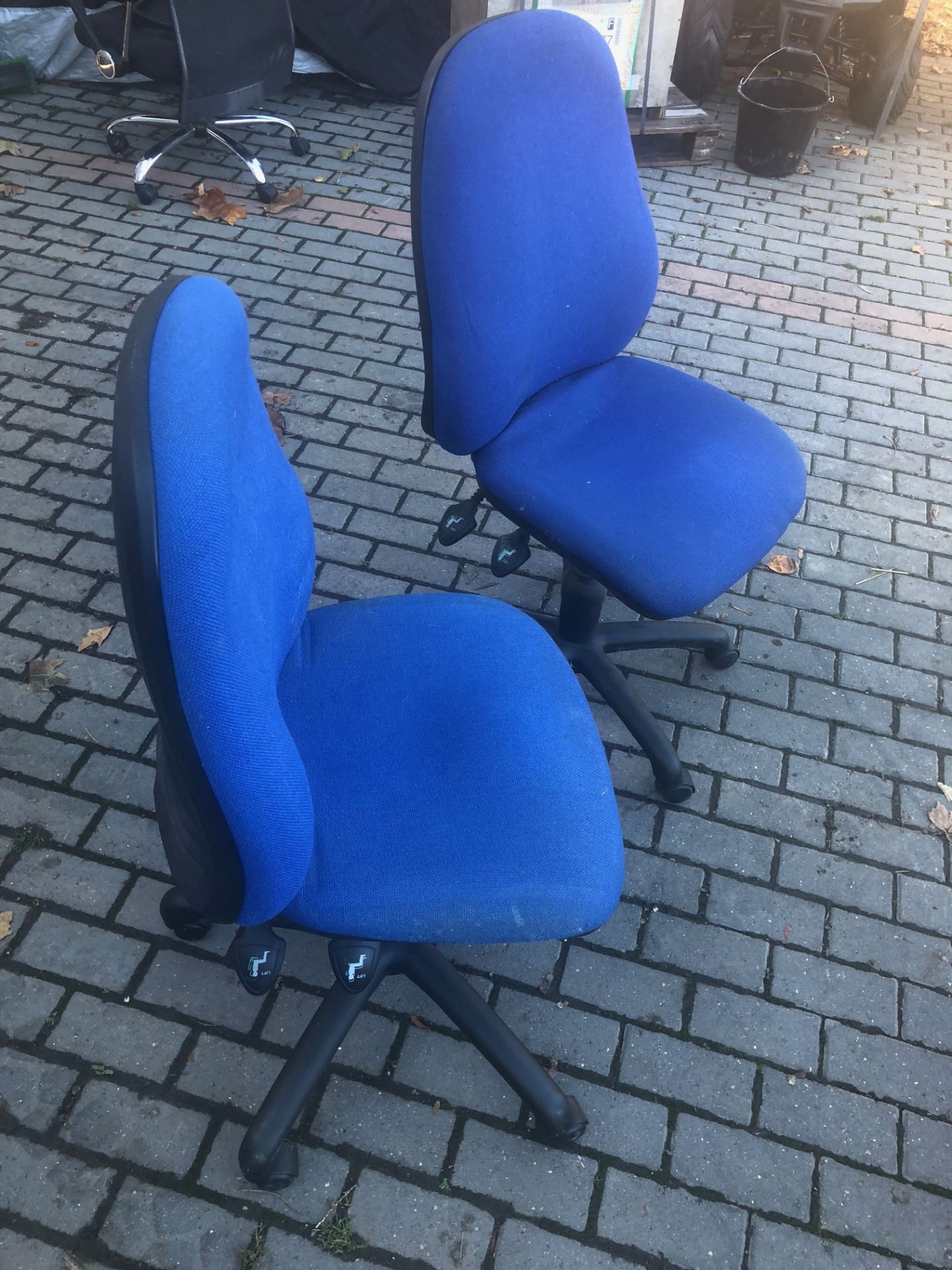 2 X OFFICE CHAIRS BLUE CLOTH SWIVEL USED BUT GOOD - Image 2 of 3