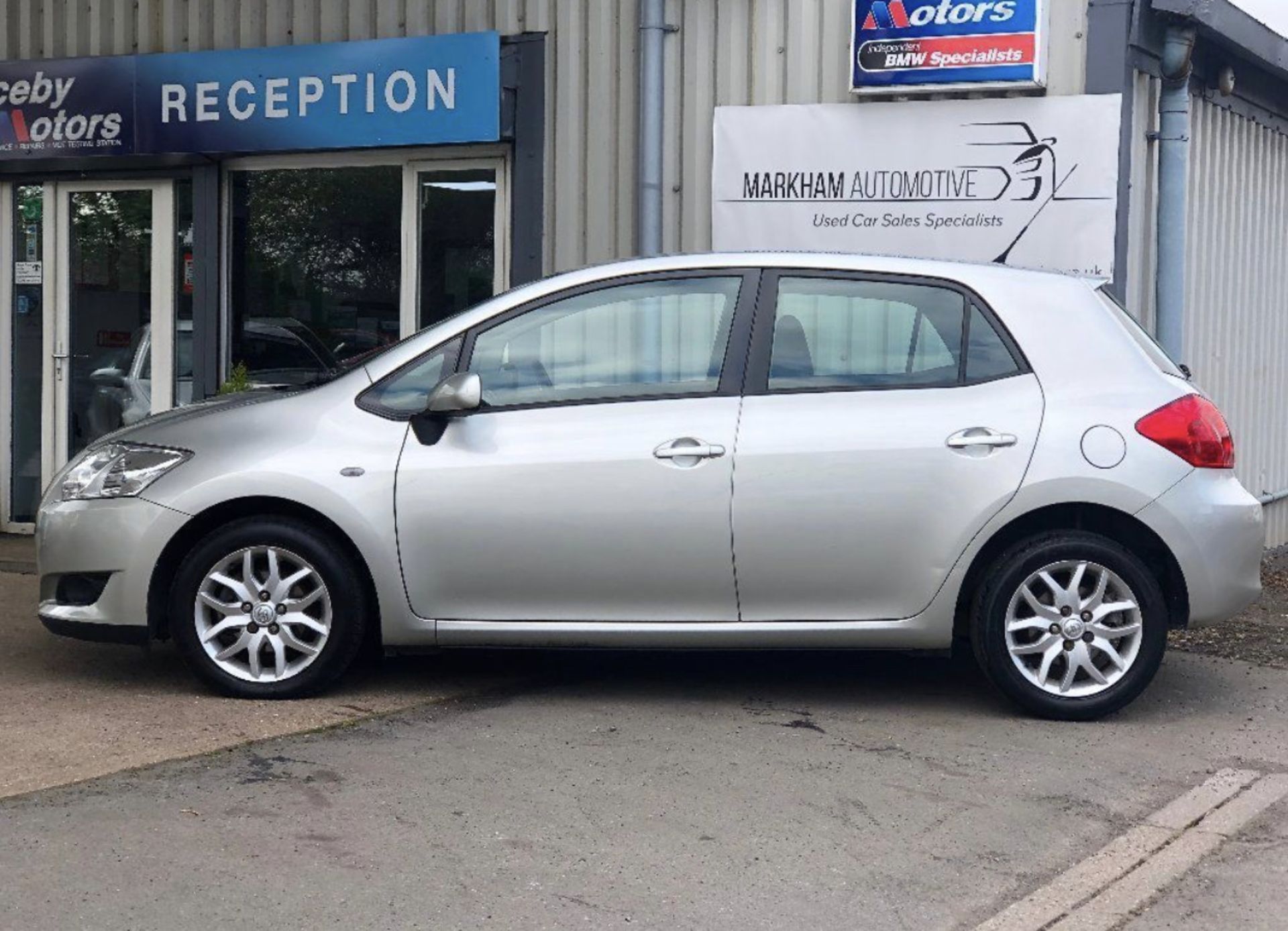 2008/08 REG TOYOTA AURIS T3 VVT-I 1.4 PETROL 5 DOOR HATCHBACK, SHOWING 3 FORMER KEEPERS *NO VAT* - Image 4 of 9