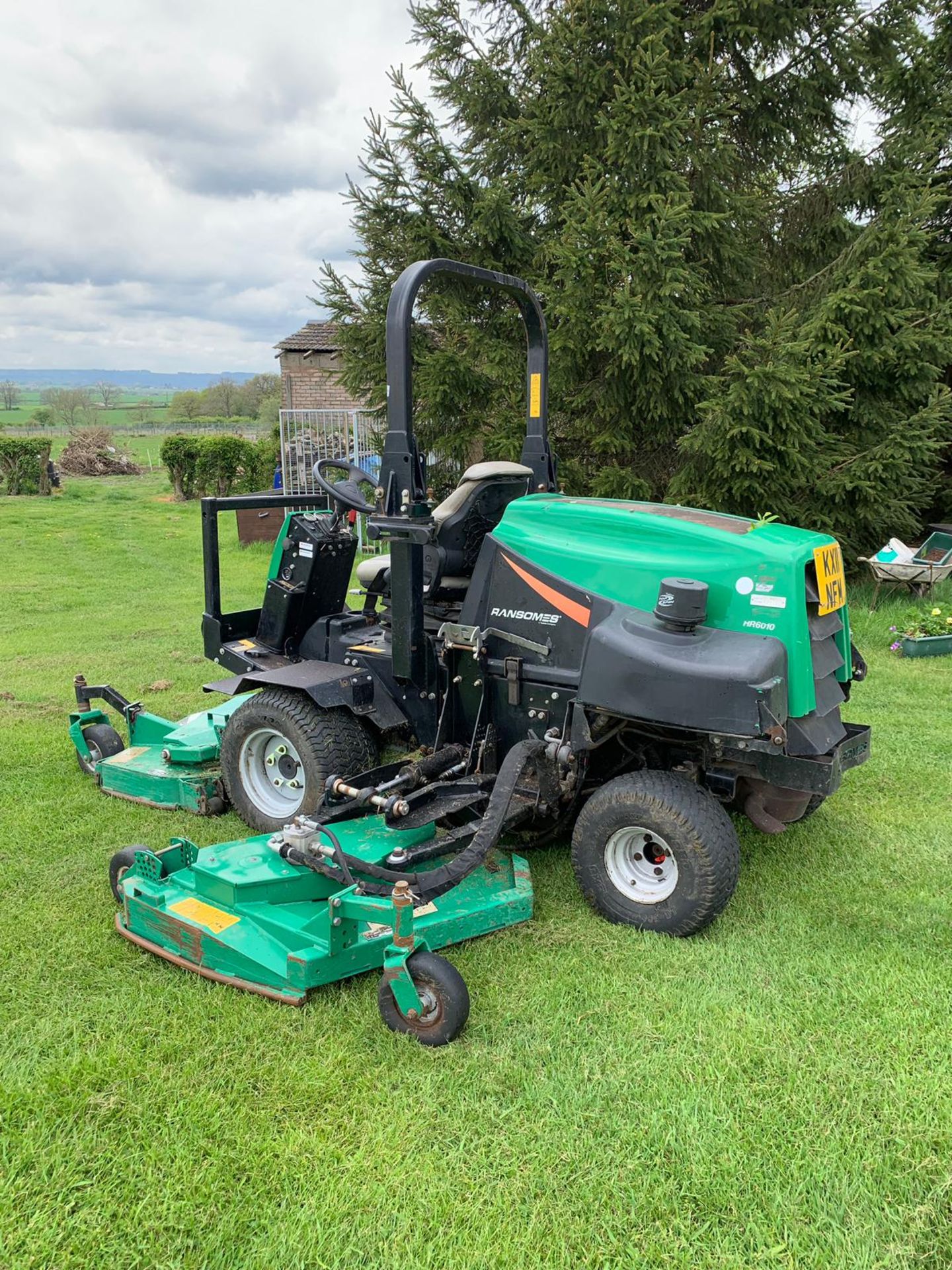 2011/11 REG RANSOMES HR-6010 BATWING WIDE AREA ROTARY RIDE ON DIESEL MOWER *PLUS VAT* - Image 7 of 17