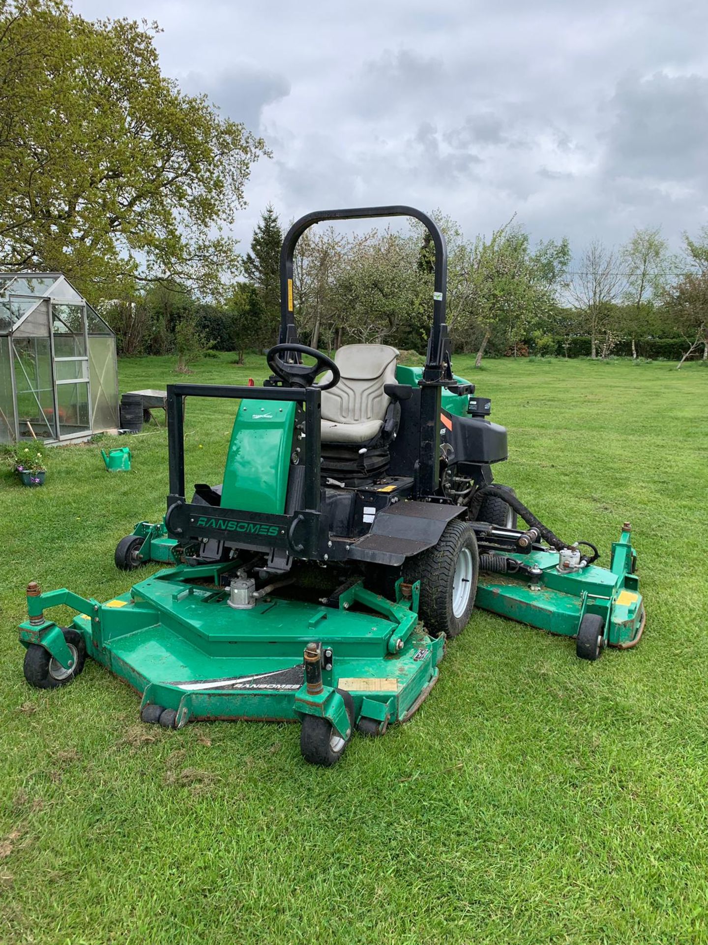 2011/11 REG RANSOMES HR-6010 BATWING WIDE AREA ROTARY RIDE ON DIESEL MOWER *PLUS VAT* - Image 4 of 17