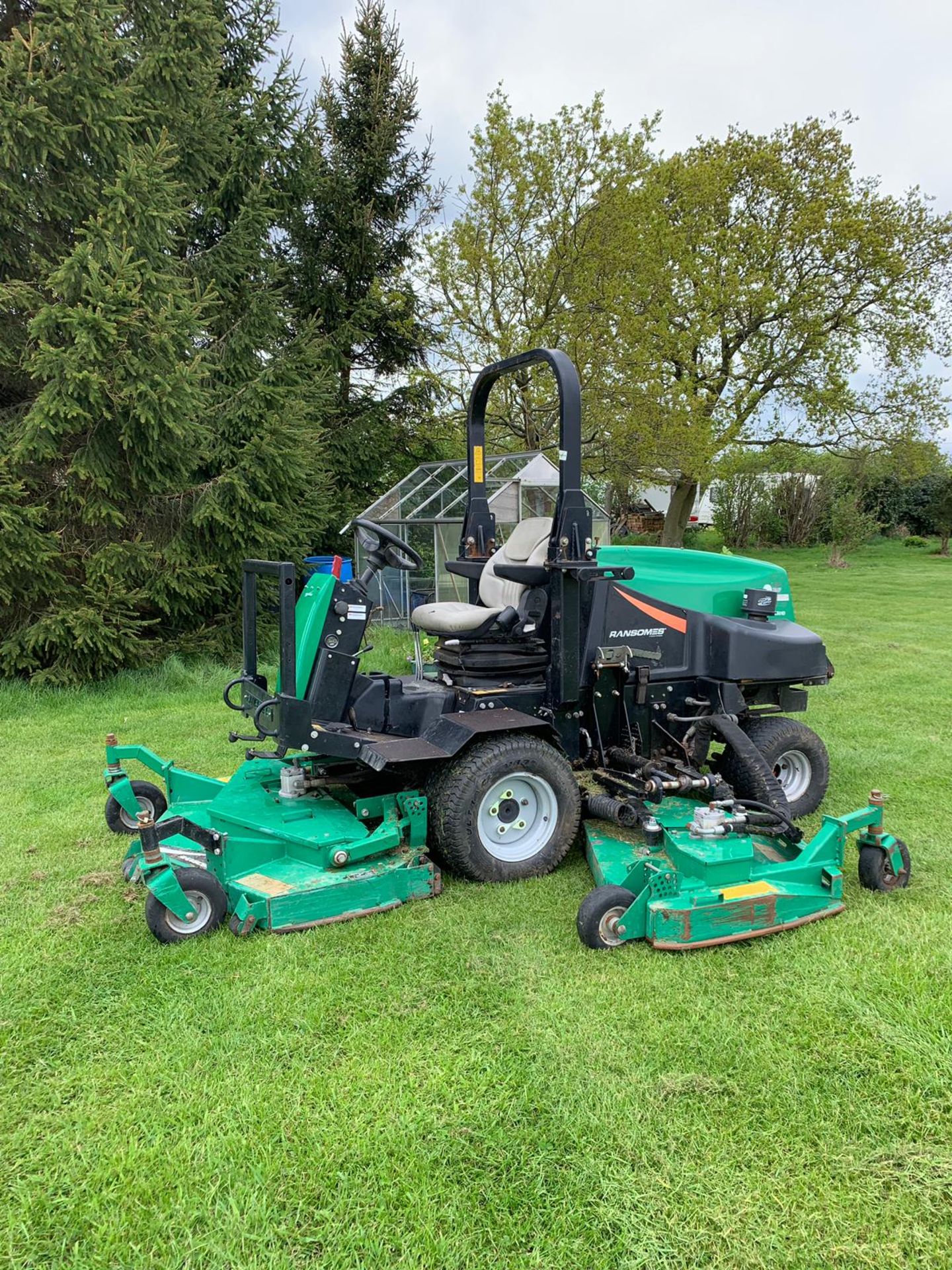 2011/11 REG RANSOMES HR-6010 BATWING WIDE AREA ROTARY RIDE ON DIESEL MOWER *PLUS VAT* - Image 5 of 17