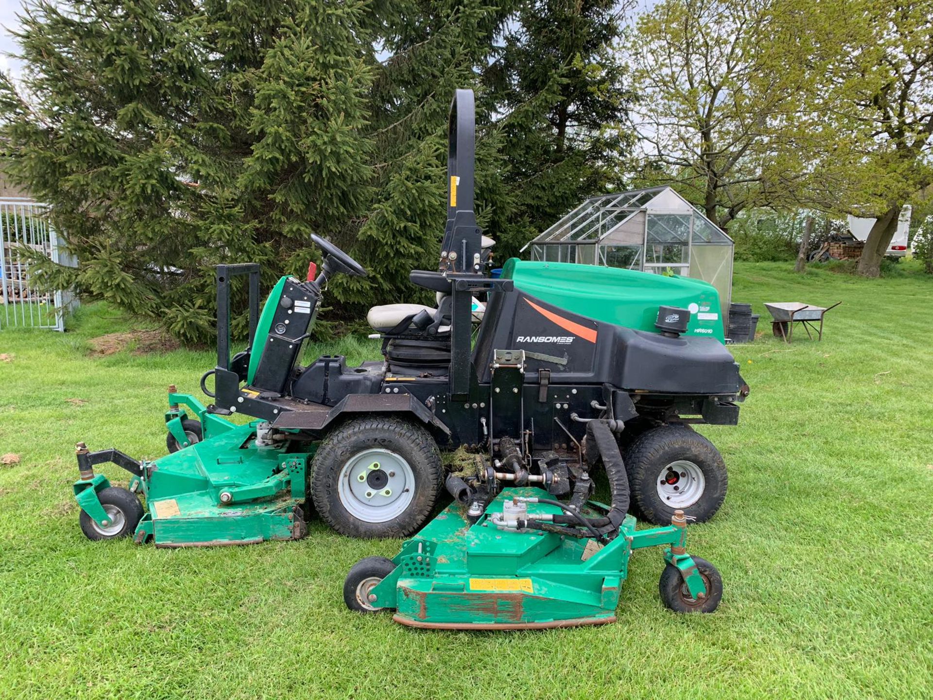 2011/11 REG RANSOMES HR-6010 BATWING WIDE AREA ROTARY RIDE ON DIESEL MOWER *PLUS VAT* - Image 6 of 17