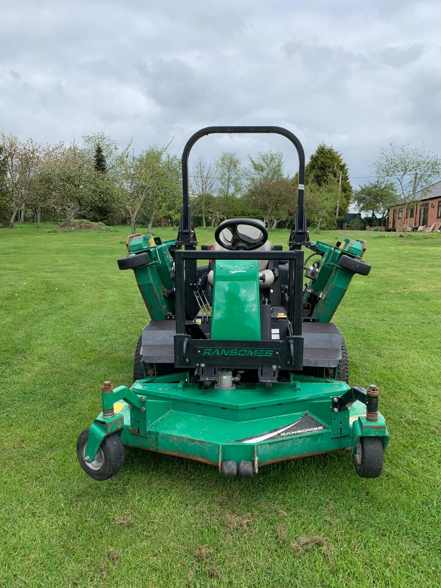 2011/11 REG RANSOMES HR-6010 BATWING WIDE AREA ROTARY RIDE ON DIESEL MOWER *PLUS VAT* - Image 11 of 17