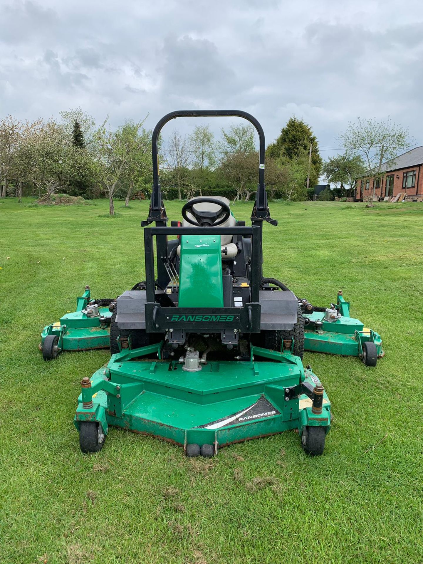 2011/11 REG RANSOMES HR-6010 BATWING WIDE AREA ROTARY RIDE ON DIESEL MOWER *PLUS VAT* - Image 3 of 17