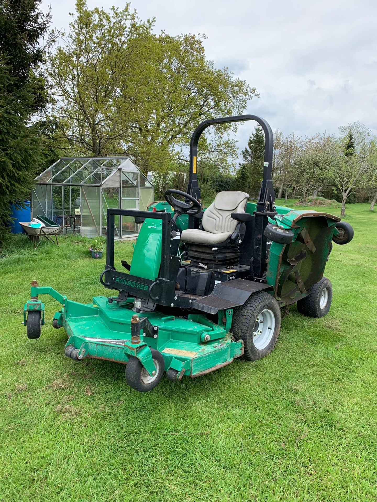 2011/11 REG RANSOMES HR-6010 BATWING WIDE AREA ROTARY RIDE ON DIESEL MOWER *PLUS VAT* - Image 12 of 17