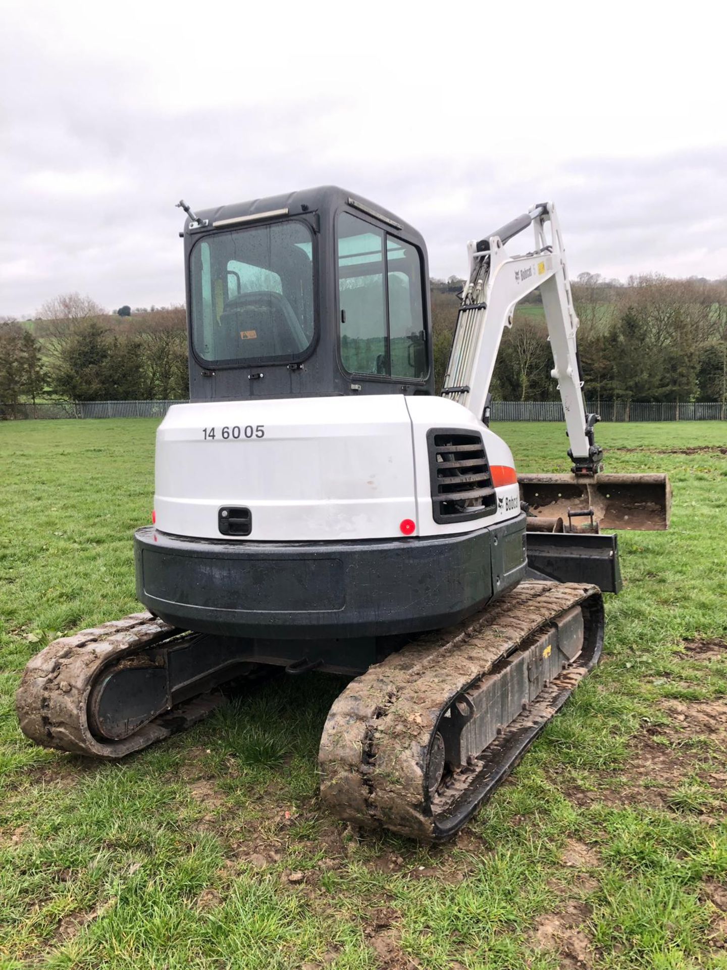 2011 BOBCAT E50 TRACKED DIGGER / EXCAVATOR, RUNS WORKS AND DIGS - COMES WITH 3 X BUCKETS *PLUS VAT* - Image 4 of 13