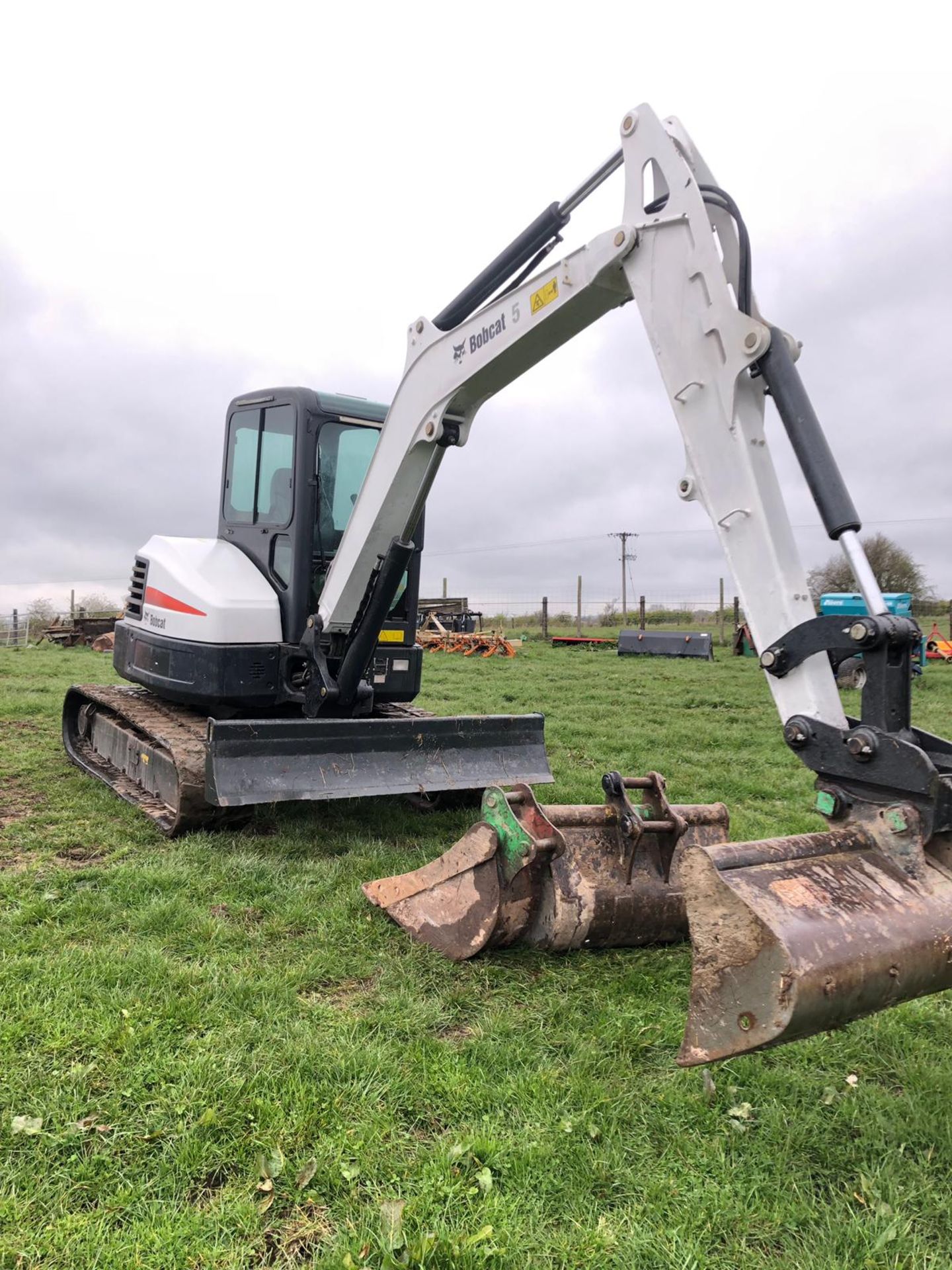 2011 BOBCAT E50 TRACKED DIGGER / EXCAVATOR, RUNS WORKS AND DIGS - COMES WITH 3 X BUCKETS *PLUS VAT* - Image 5 of 13