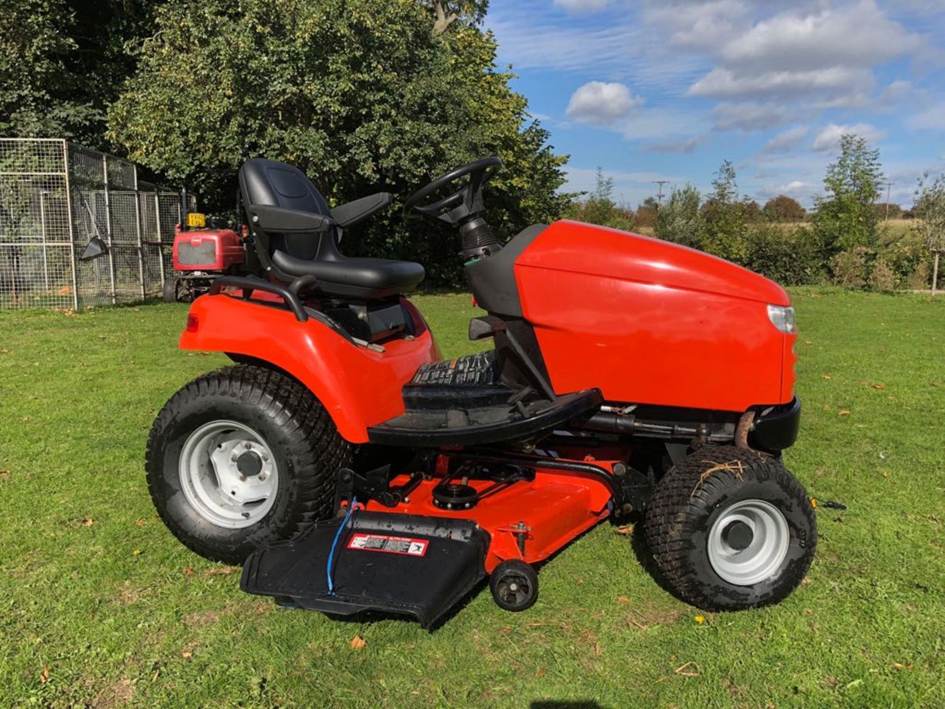 SIMPLICITY LEGACY XL 27HP 3-CYL HYDROSTATIC DIESEL TRACTOR 2WD, 60" CUT, DIFF LOCK *PLUS VAT*