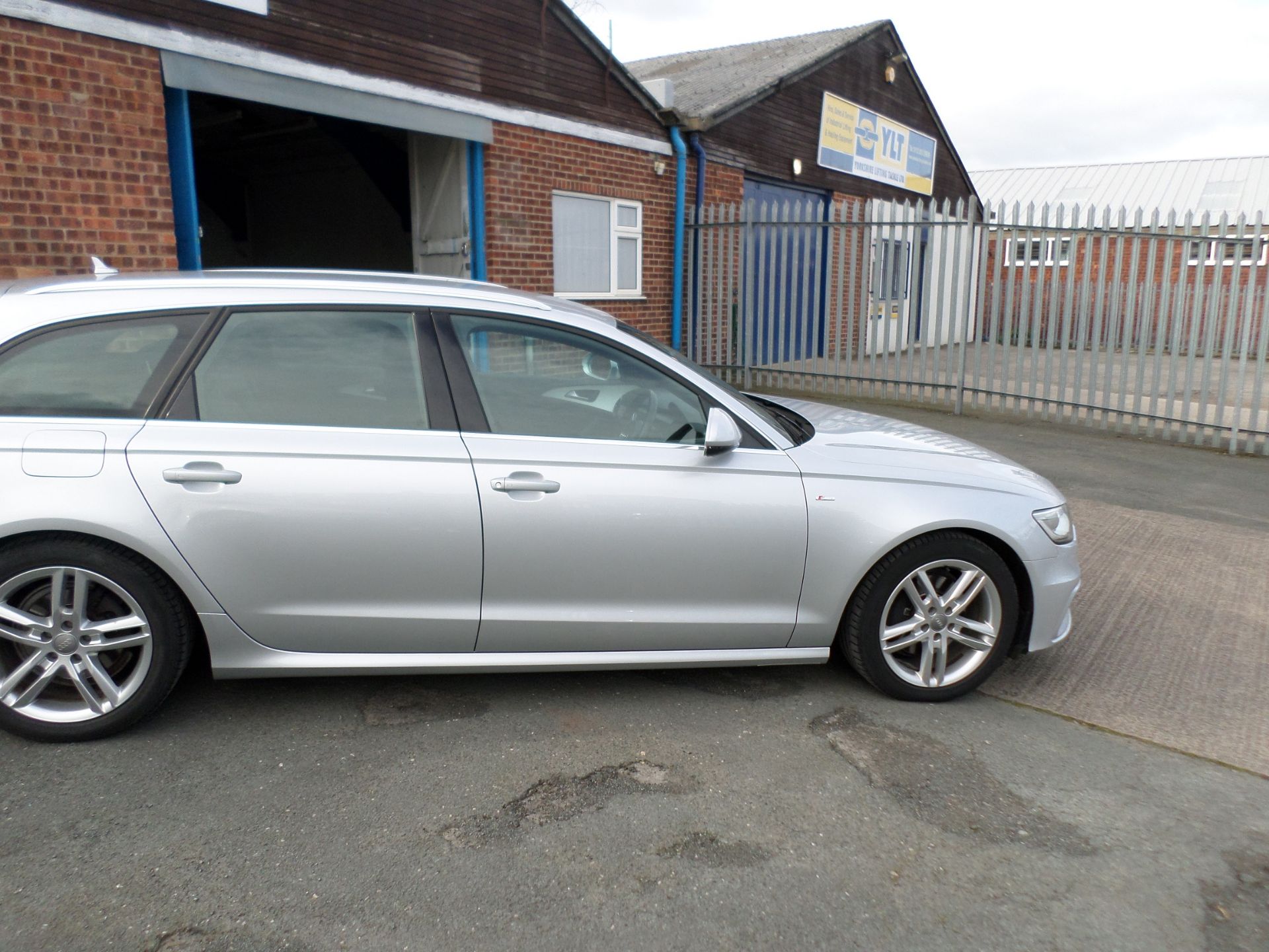 2013/13 REG AUDI A6 S LINE TDI 2.0 DIESEL SILVER ESTATE, SHOWING 1 FORMER KEEPER *NO VAT* - Image 8 of 14