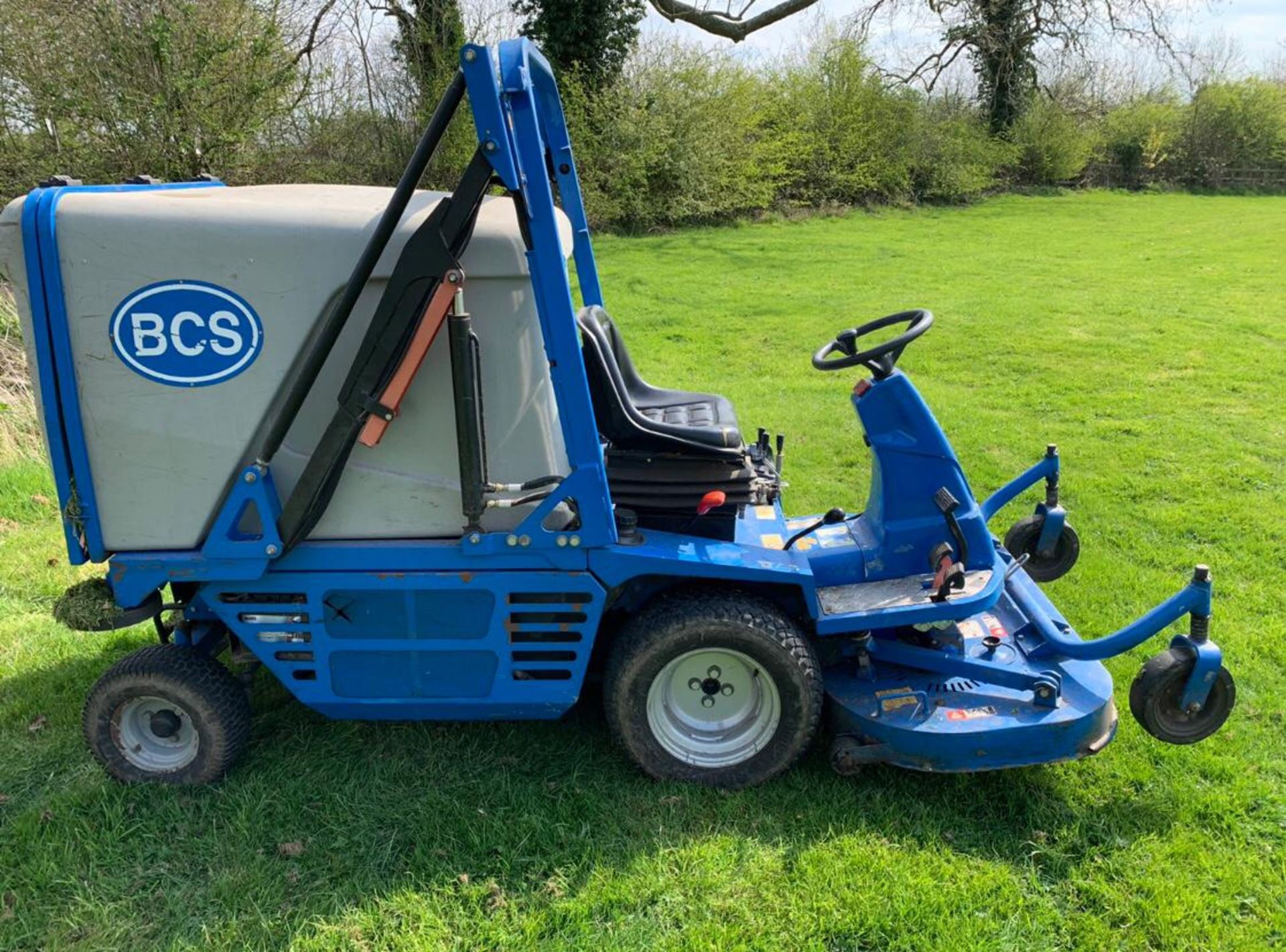 BCS MATRA RIDE ON LAWN MOWER HIGH LIFT COLLECTOR, RUNS WORKS AND CUTS *NO VAT* - Image 3 of 5