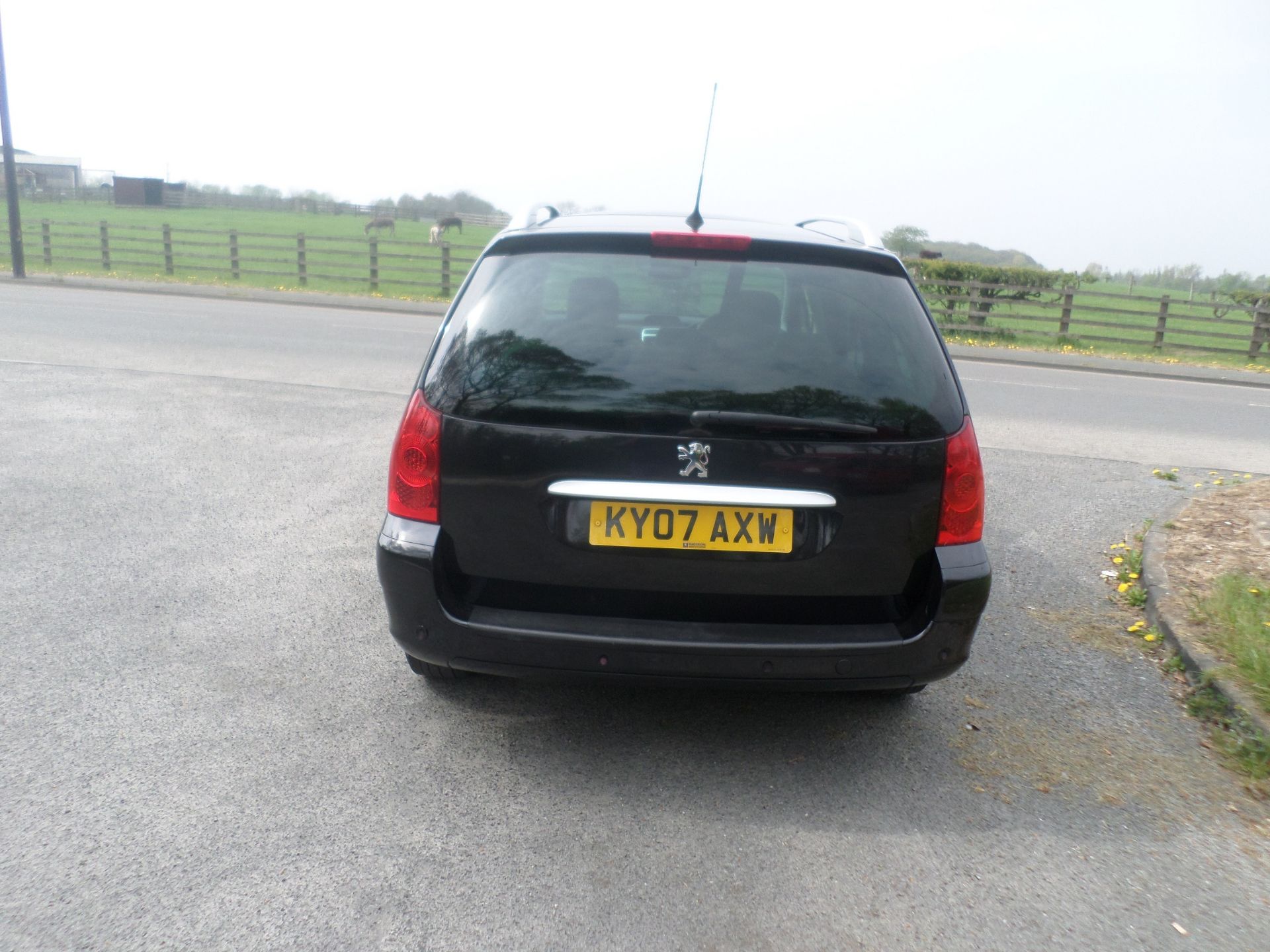 2007/07 REG PEUGEOT 307 SW SE HDI 110 BLACK 1.6 DIESEL ESTATE, SHOWING 1 FORMER KEEPER *NO VAT* - Image 6 of 17