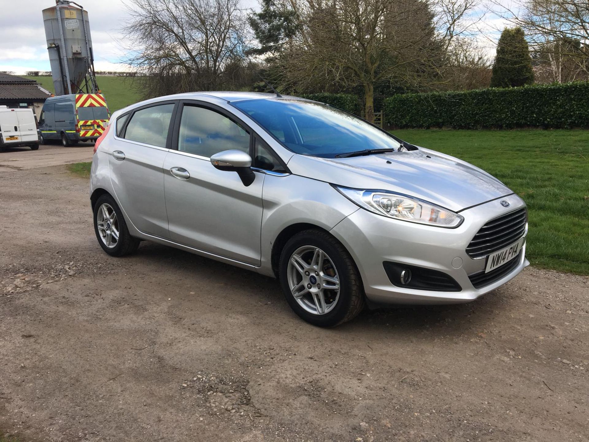 2014/14 REG FORD FIESTA ZETEC SILVER 1.0 PETROL 5 DOOR HATCHBACK, SHOWING 2 FORMER KEEPERS *NO VAT*