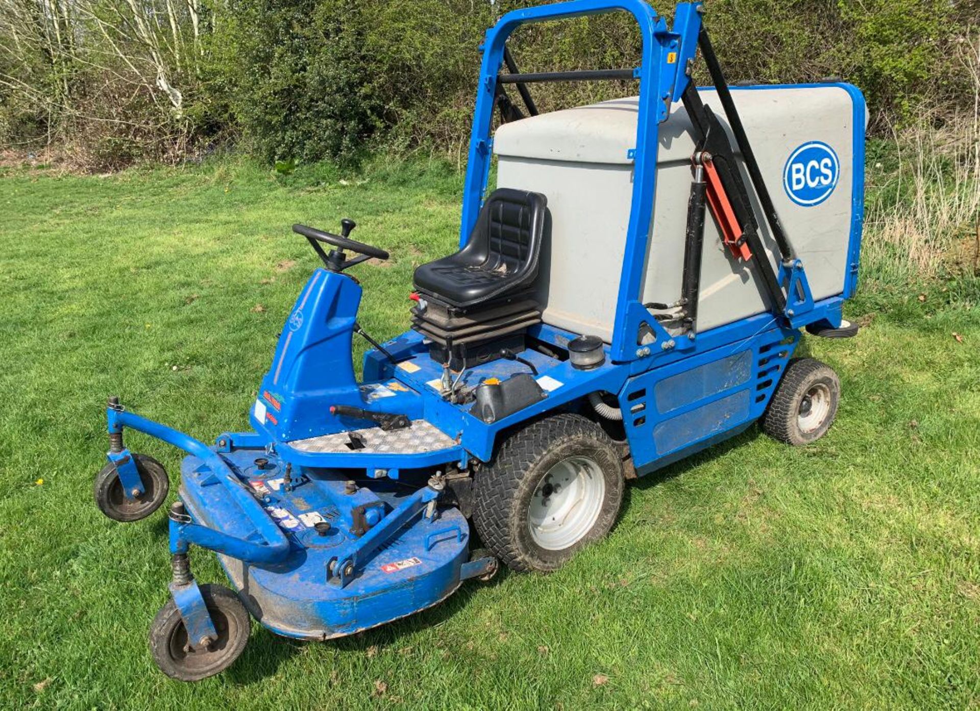 BCS MATRA RIDE ON LAWN MOWER HIGH LIFT COLLECTOR, RUNS WORKS AND CUTS *NO VAT* - Image 5 of 5