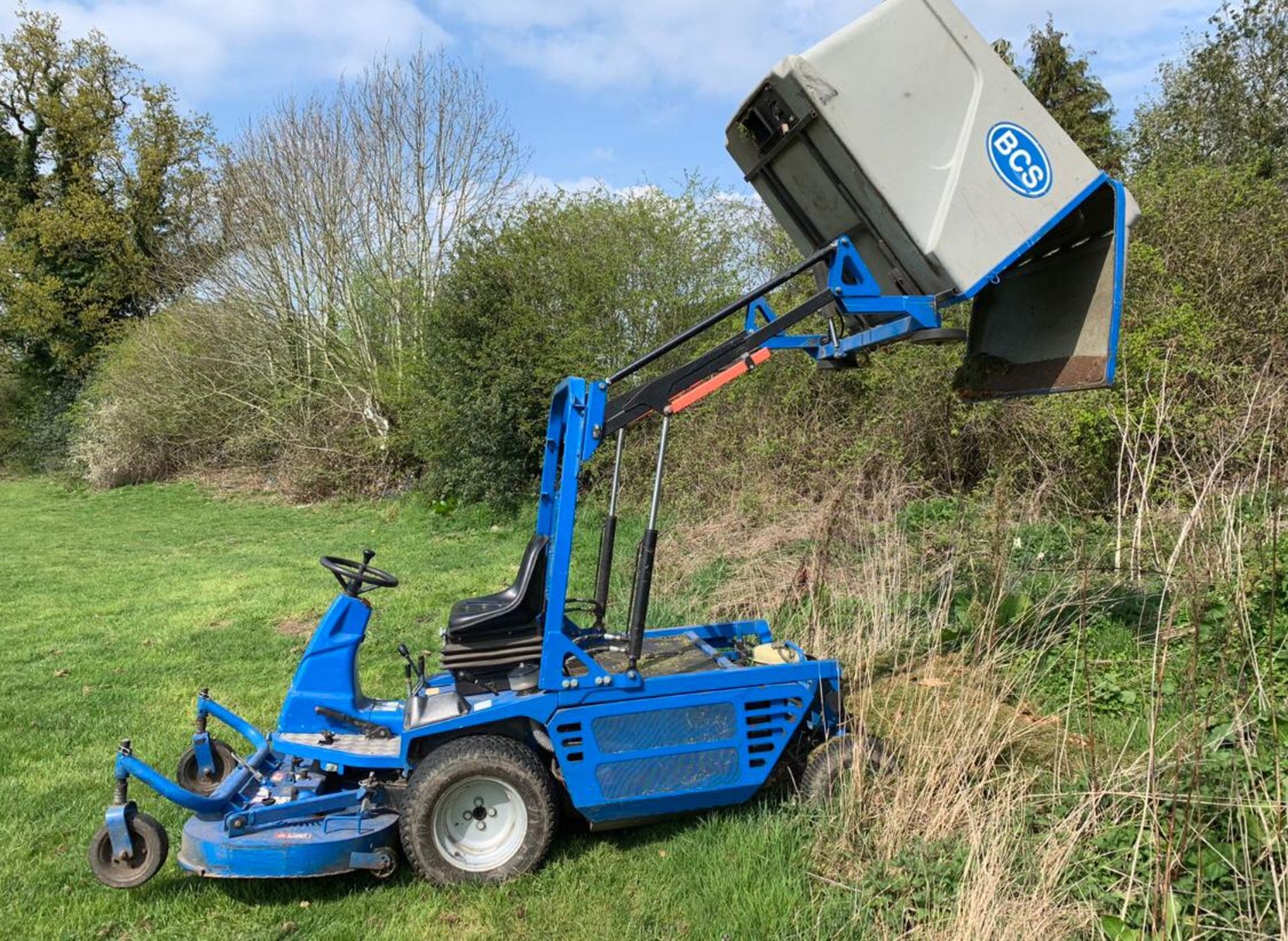 BCS MATRA RIDE ON LAWN MOWER HIGH LIFT COLLECTOR, RUNS WORKS AND CUTS *NO VAT* - Image 2 of 5