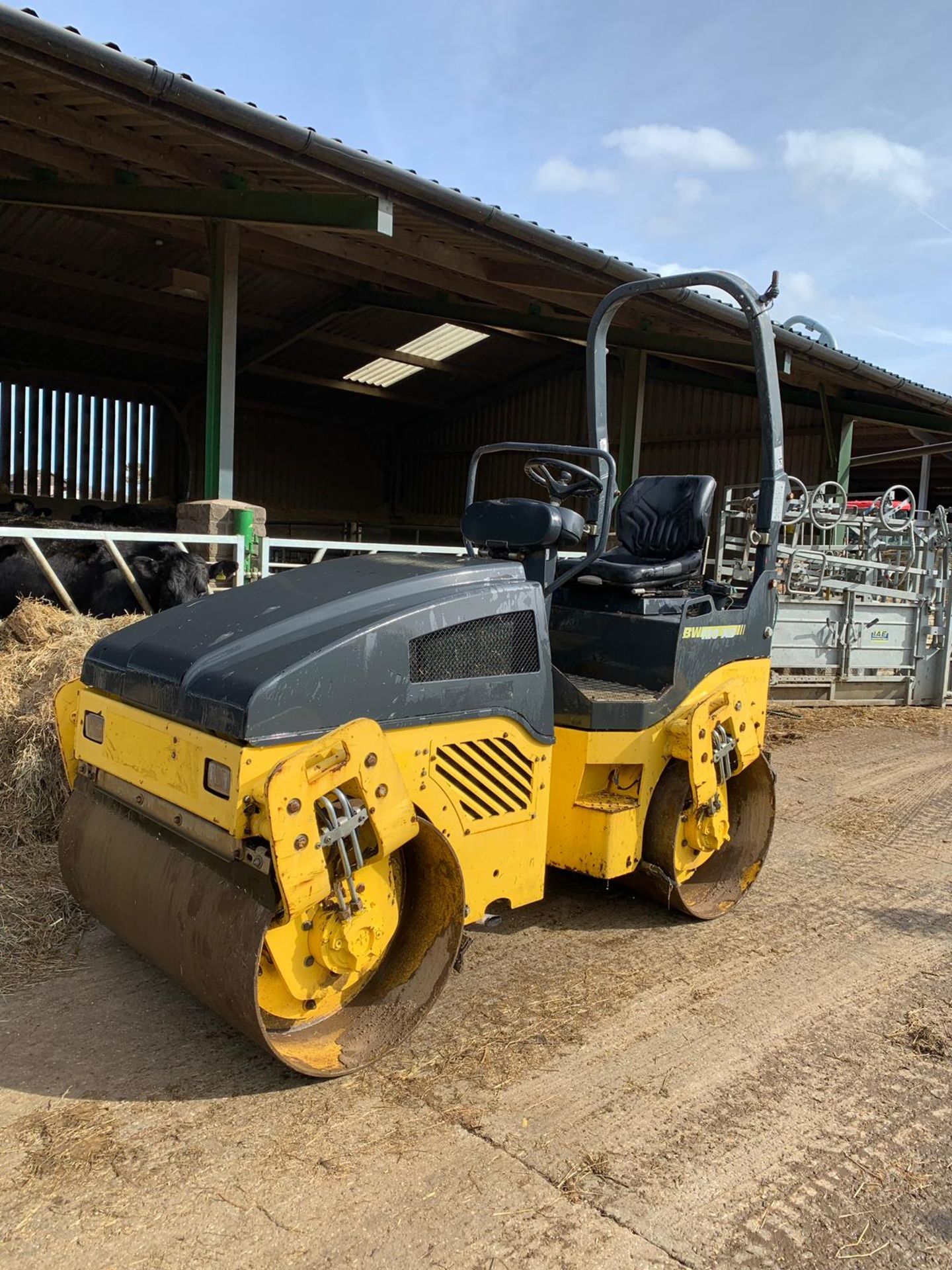 2008 BOMAG BW 120 TWIN DRUM RIDE ON VIBRATING ROLLER *PLUS VAT* - Image 4 of 12