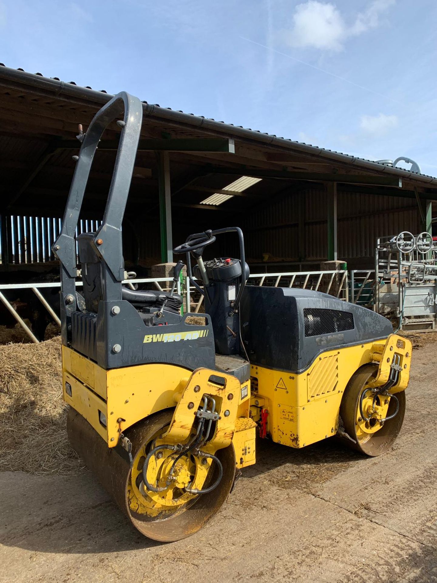 2008 BOMAG BW 120 TWIN DRUM RIDE ON VIBRATING ROLLER *PLUS VAT* - Image 3 of 12