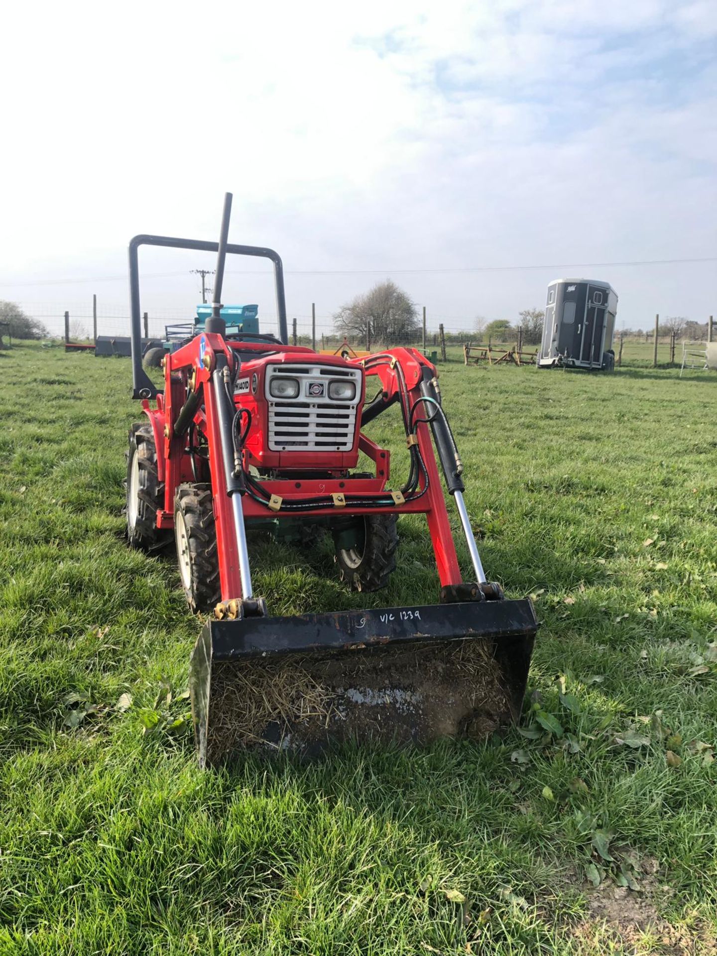 YANMAR YM1401D COMPACT TRACTOR LOADER 4X4 *PLUS VAT* - Image 2 of 6