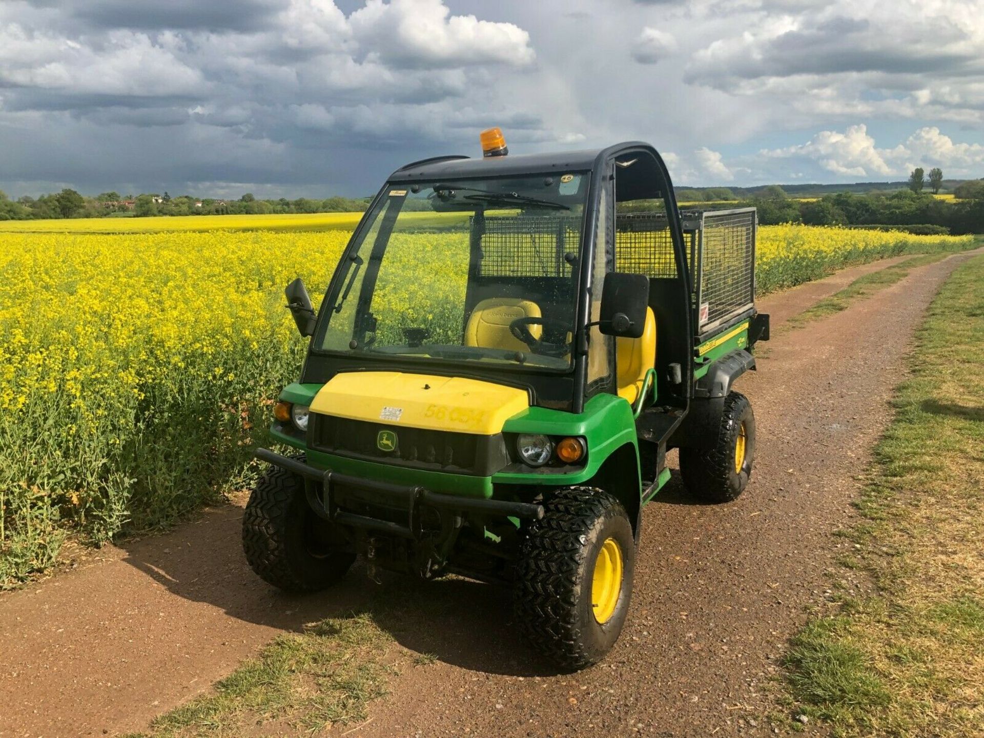 JOHN DEERE GATOR HPX UTILITY VEHICLE, 4x4, ELECTRIC TIPPING REAR BODY, 2102 HOURS, DIESEL *PLUS VAT* - Image 3 of 10