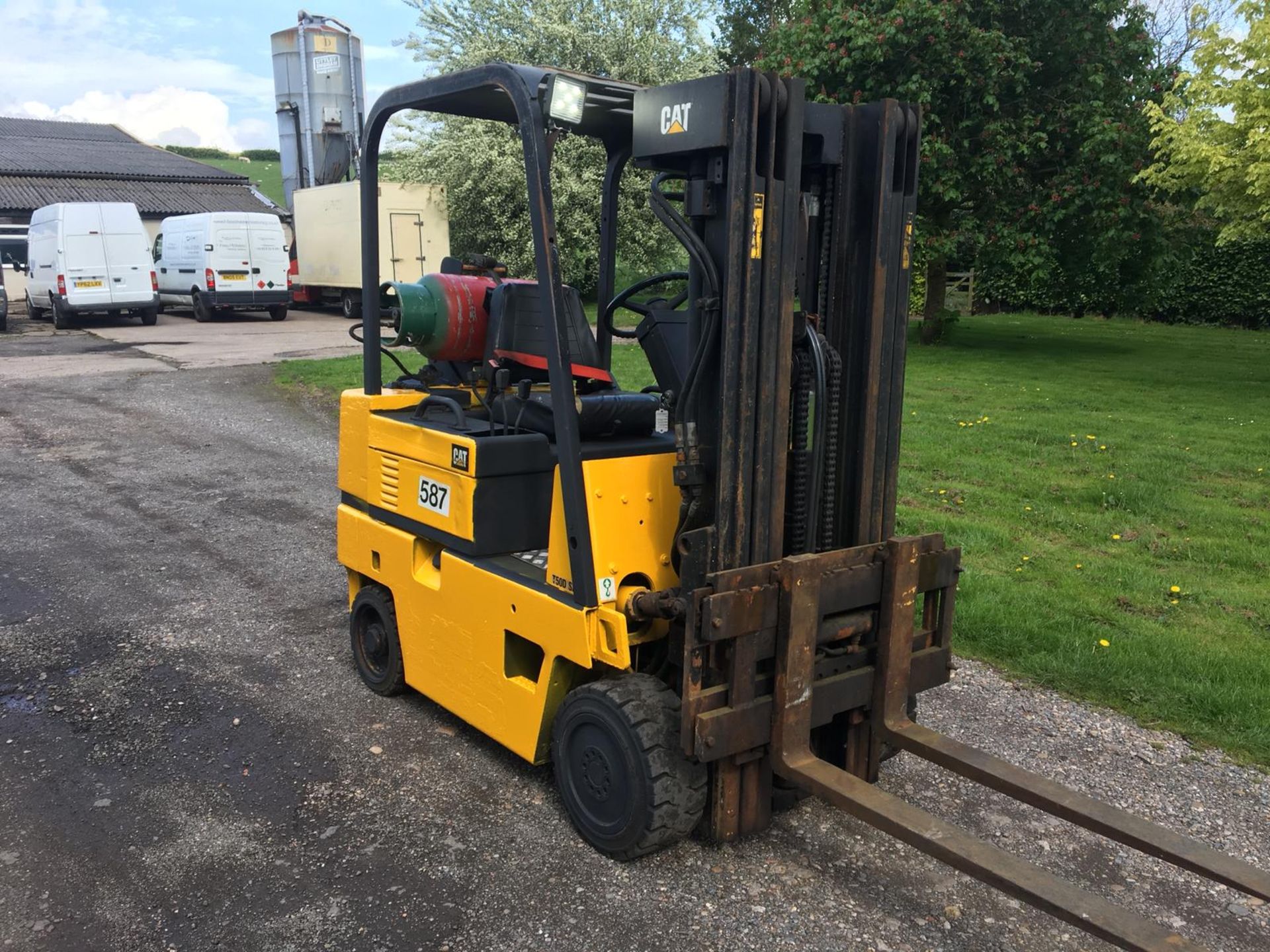 1990 CATERPILLAR T50DSA 2750 KG GAS POWERED FORKLIFT WITH TRIPLEX MAST *PLUS VAT*