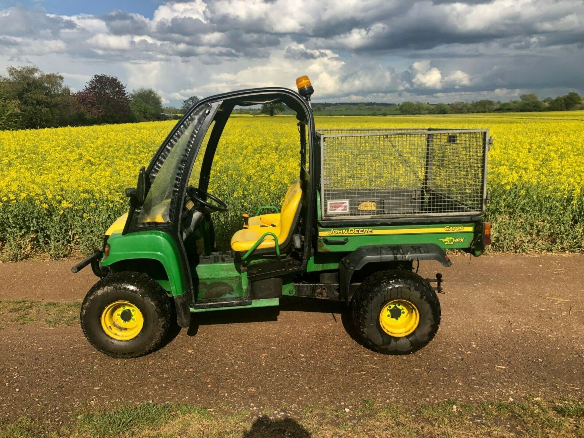 JOHN DEERE GATOR HPX UTILITY VEHICLE, 4x4, ELECTRIC TIPPING REAR BODY, 2102 HOURS, DIESEL *PLUS VAT* - Image 4 of 10