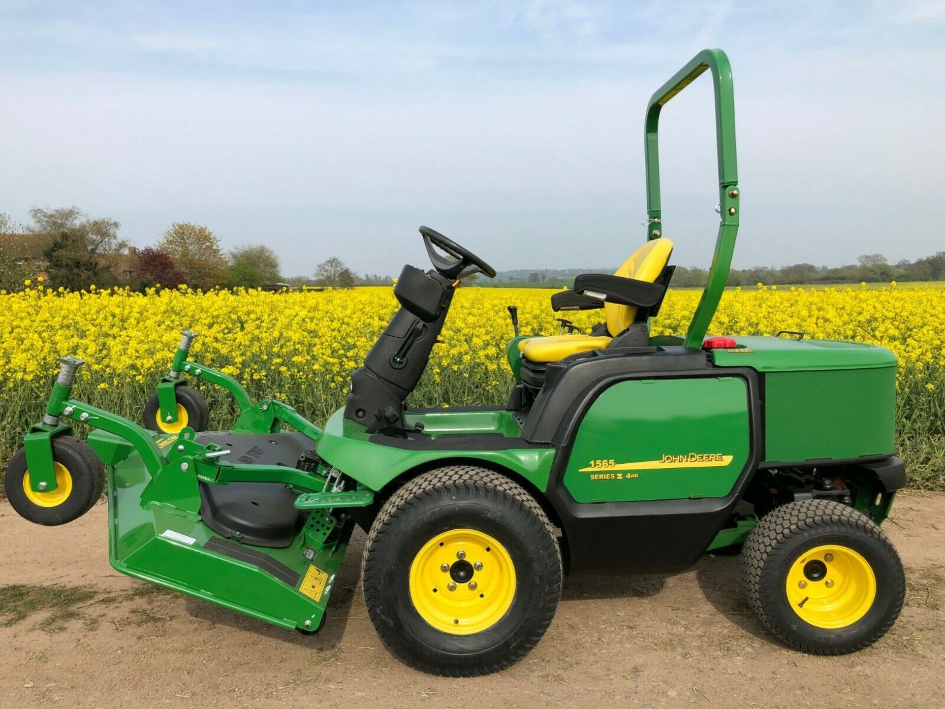 JOHN DEERE 1565 UPFRONT ROTARY MOWER,4x4, BRAND NEW 62" FASTBACK DECK, 1266 HOURS,12 REG, 37HP - Image 2 of 9