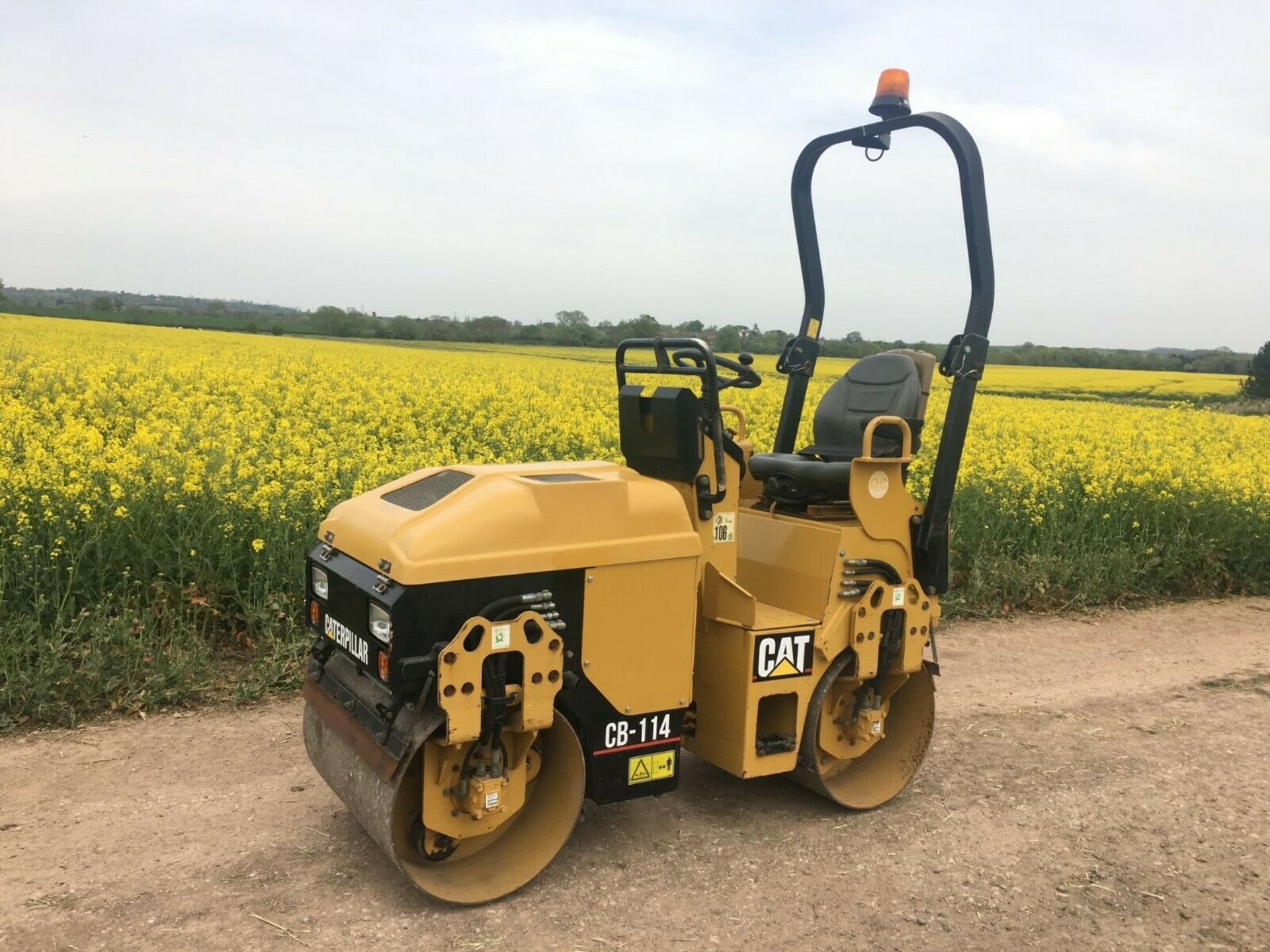 ROAD ROLLER CATERPILLAR CB-114, 800mm WIDE, 1 OWNER FROM NEW, ONLY 559 HOURS *PLUS VAT*