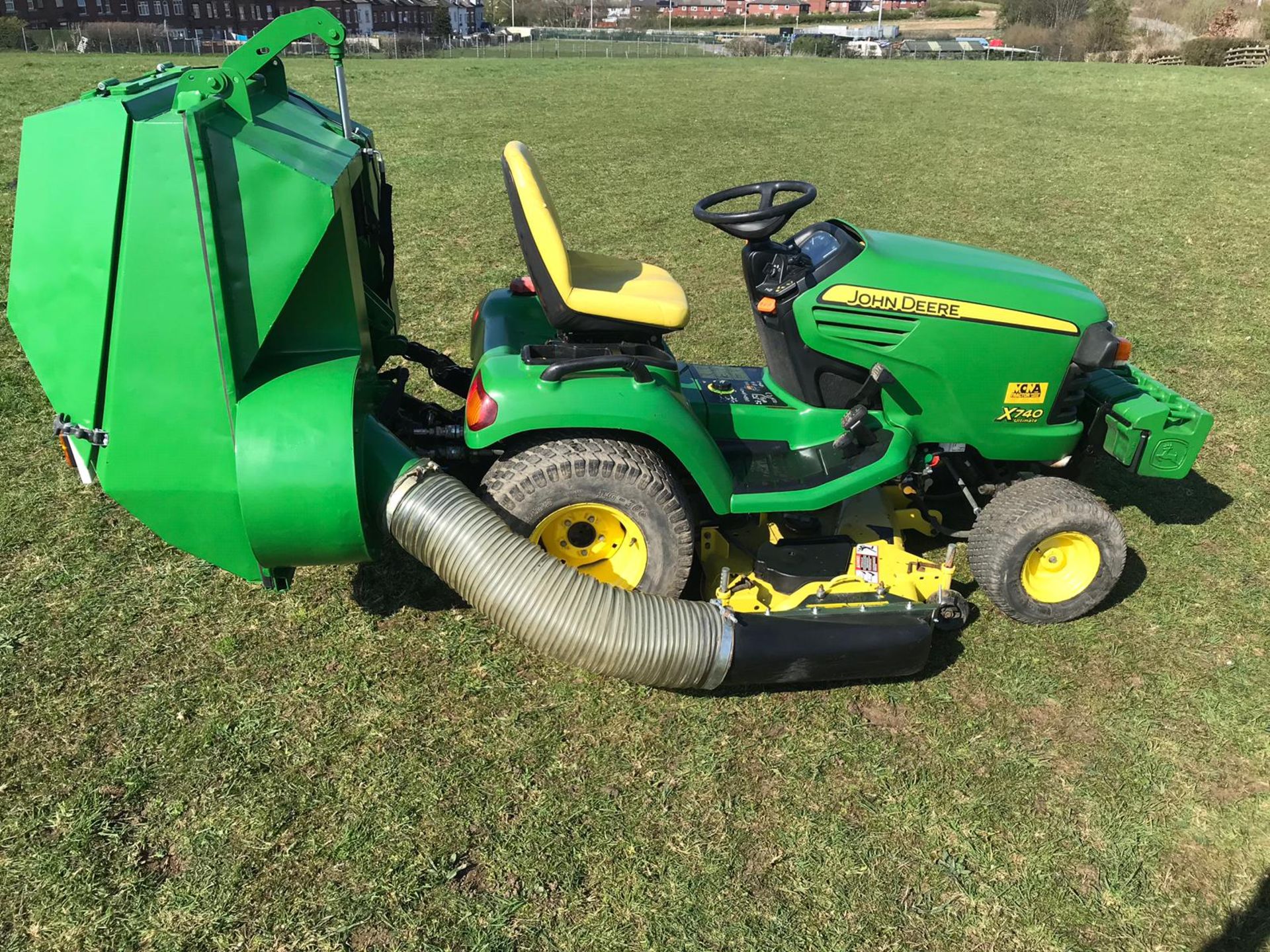 JOHN DEERE X740 48" COMMERCIAL RIDE ON ROTARY MOWER, YEAR 2013 *PLUS VAT*