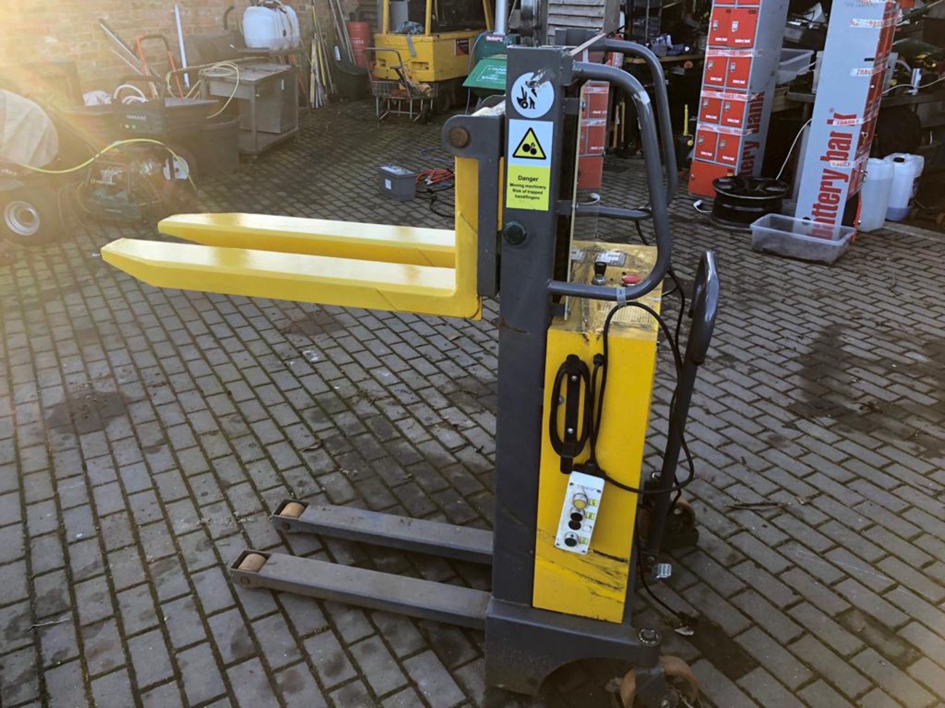 BRAND NEW WARRIOR YM250 12V BATTERY PALLET TRUCK *PLUS VAT* - Image 9 of 11