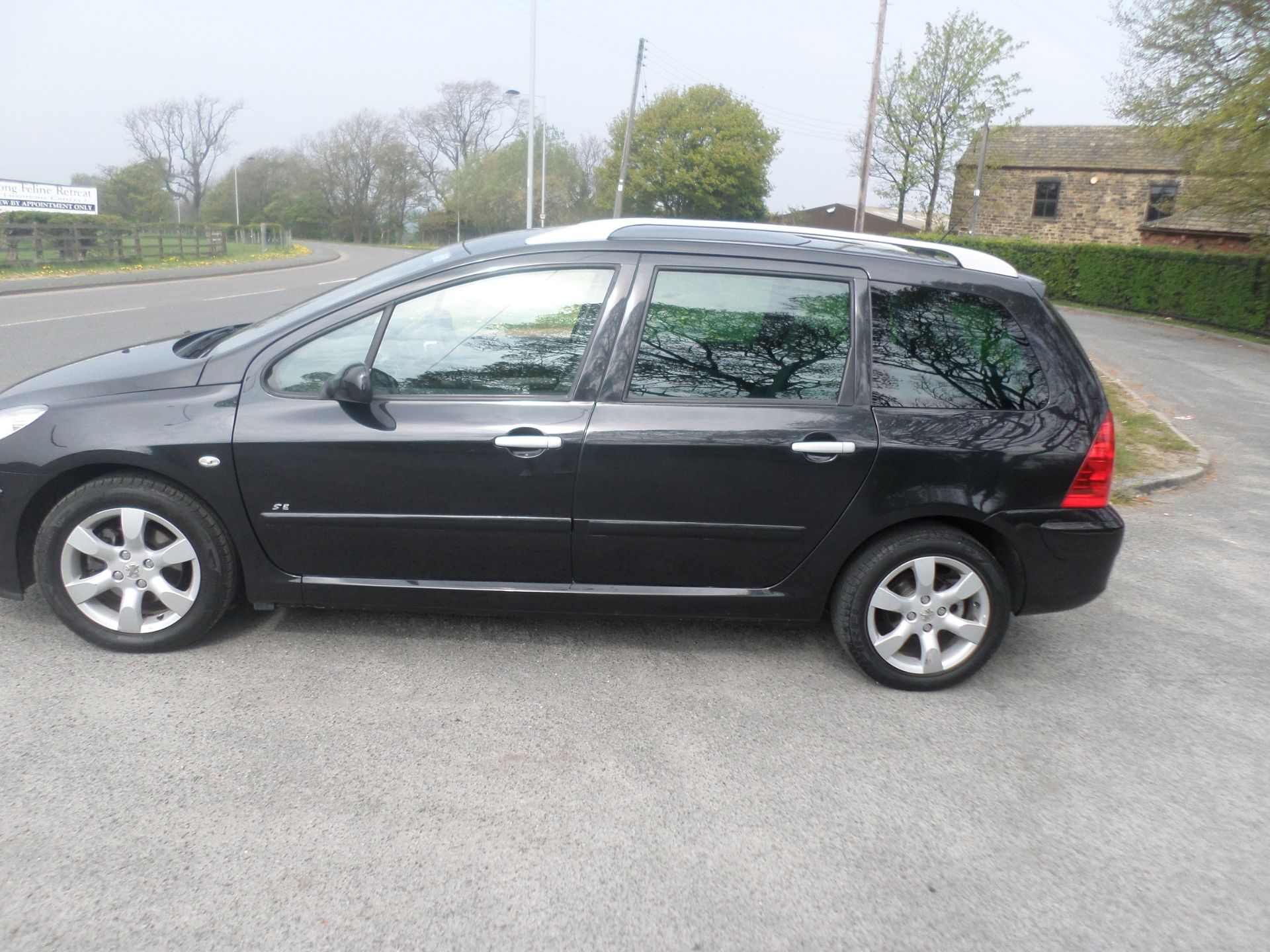 2007/07 REG PEUGEOT 307 SW SE HDI 110 BLACK 1.6 DIESEL ESTATE, SHOWING 1 FORMER KEEPER *NO VAT* - Image 4 of 17